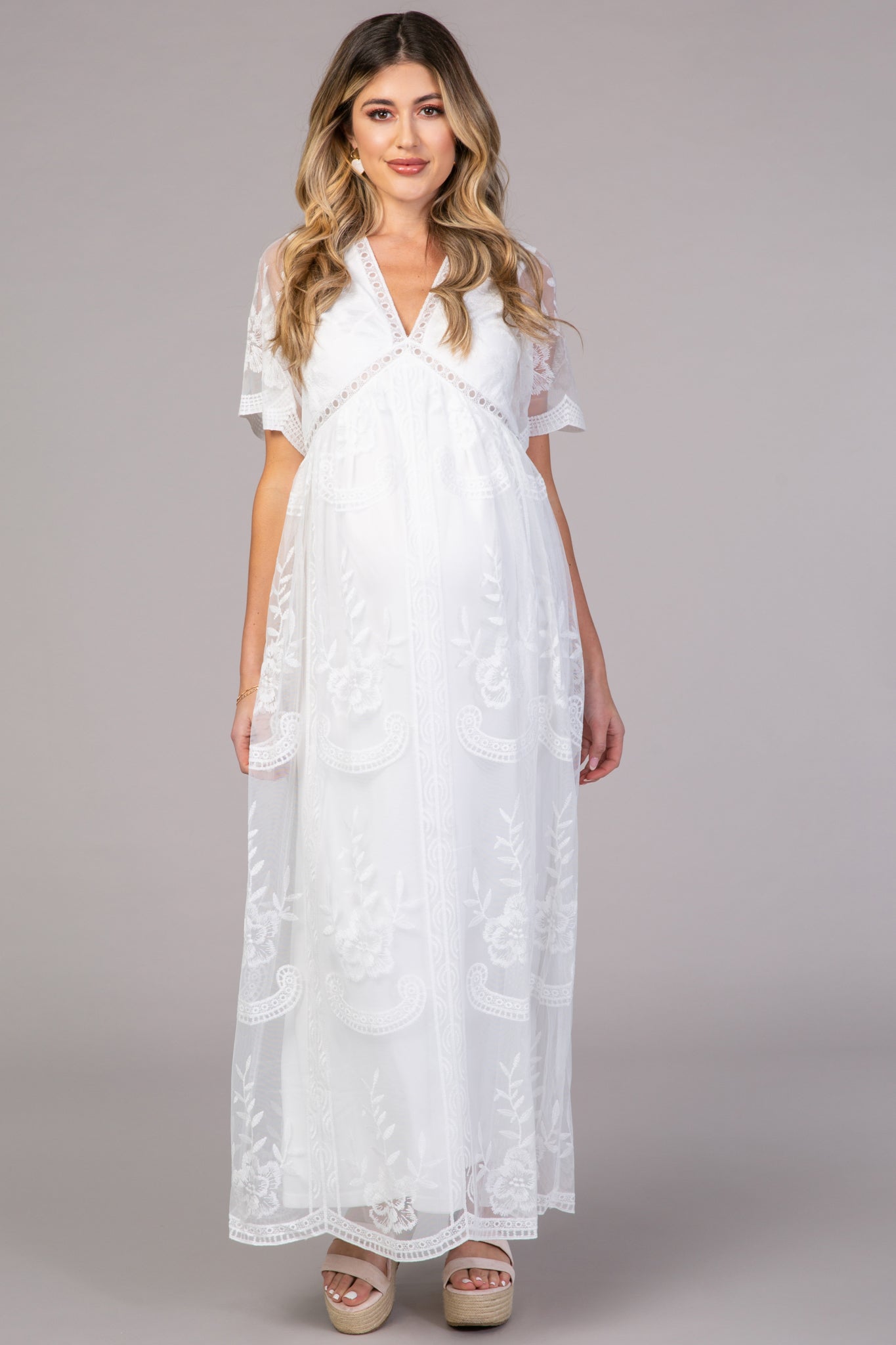 Umstands-Maxikleid mit Spitzen-Mesh-Überzug