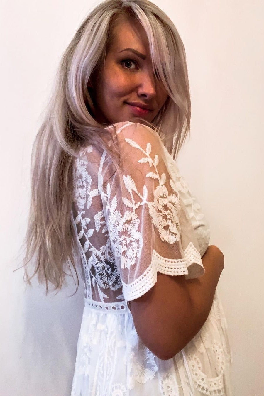 Umstands-Maxikleid mit Spitzen-Mesh-Überzug