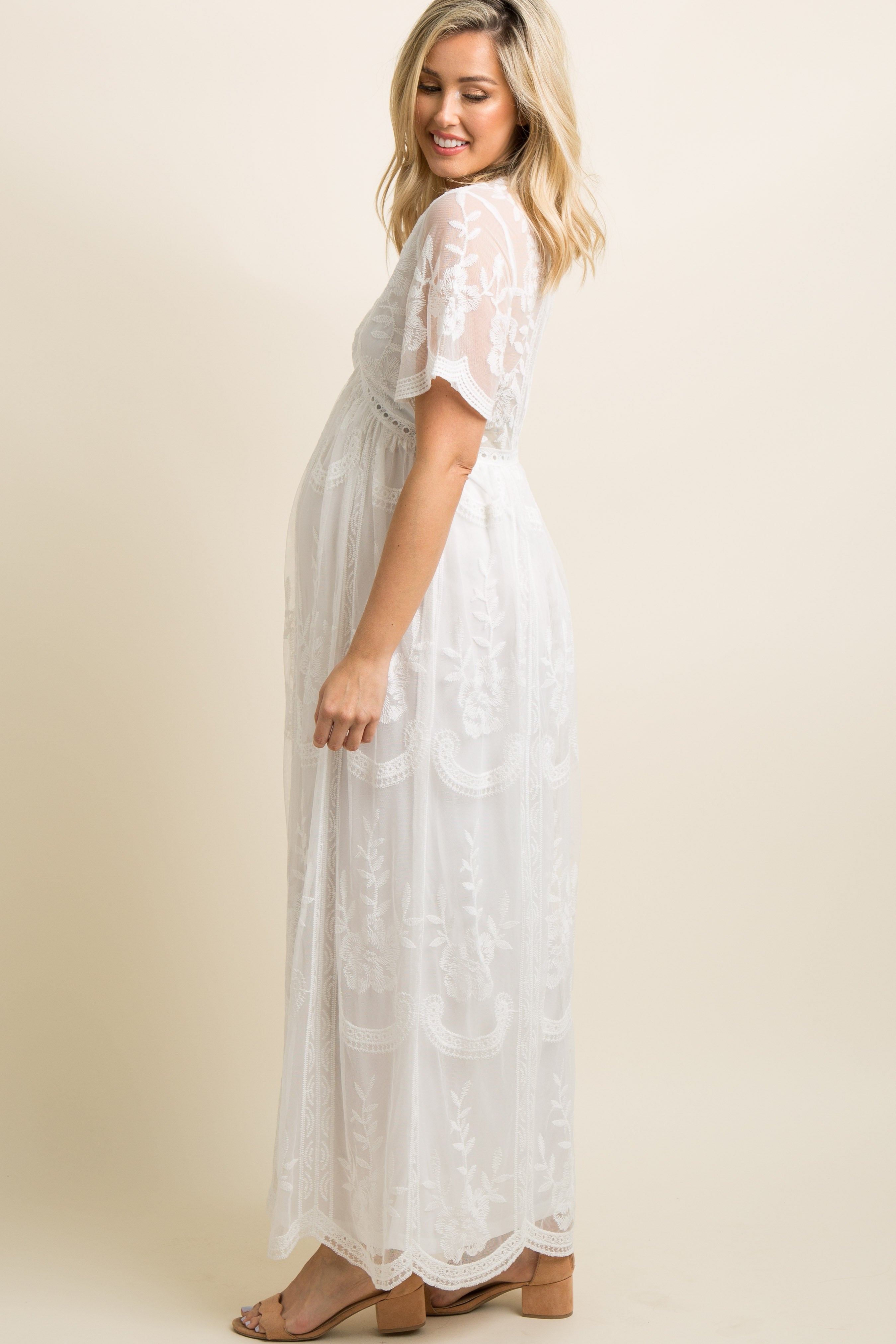 Umstands-Maxikleid mit Spitzen-Mesh-Überzug