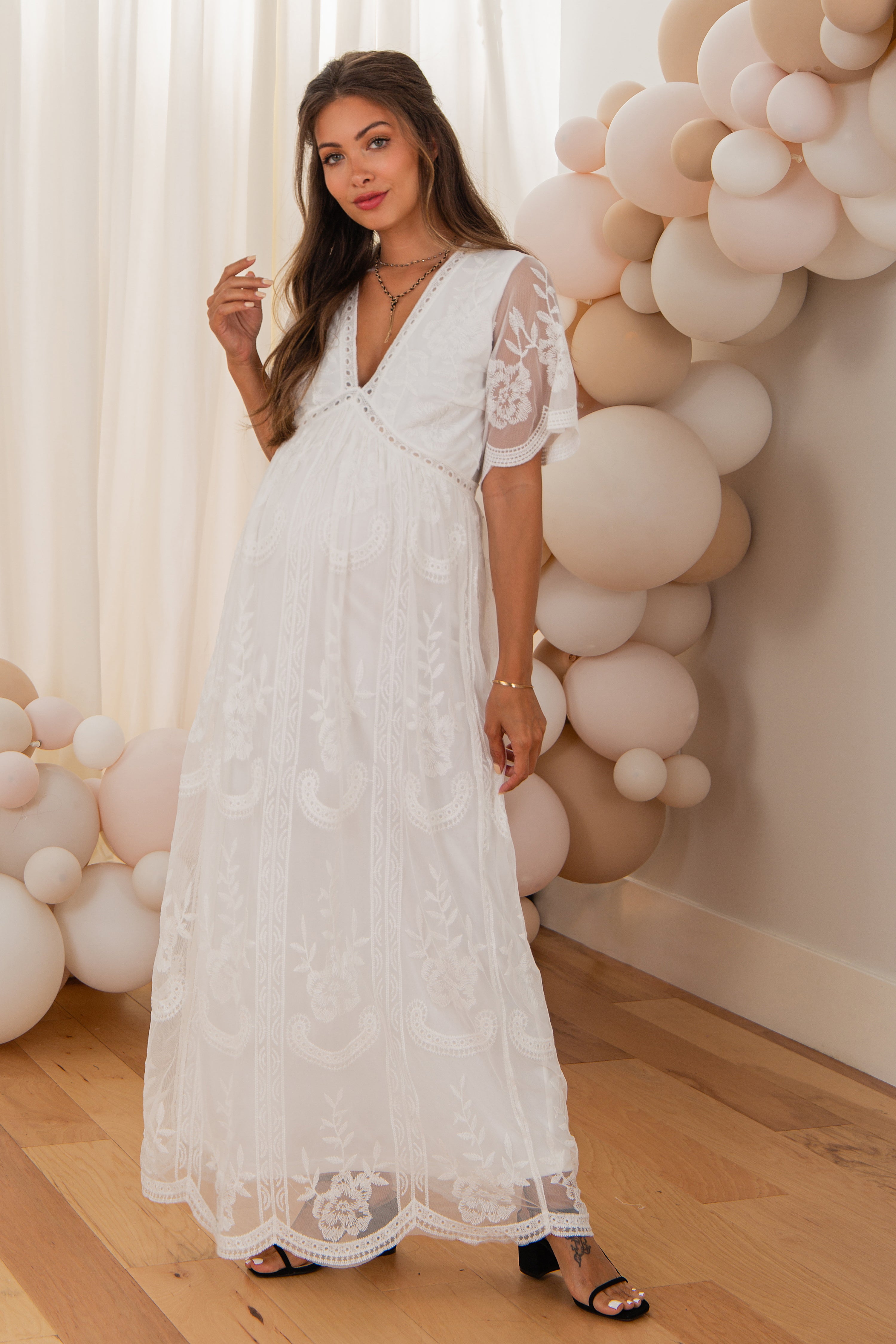 Umstands-Maxikleid mit Spitzen-Mesh-Überzug