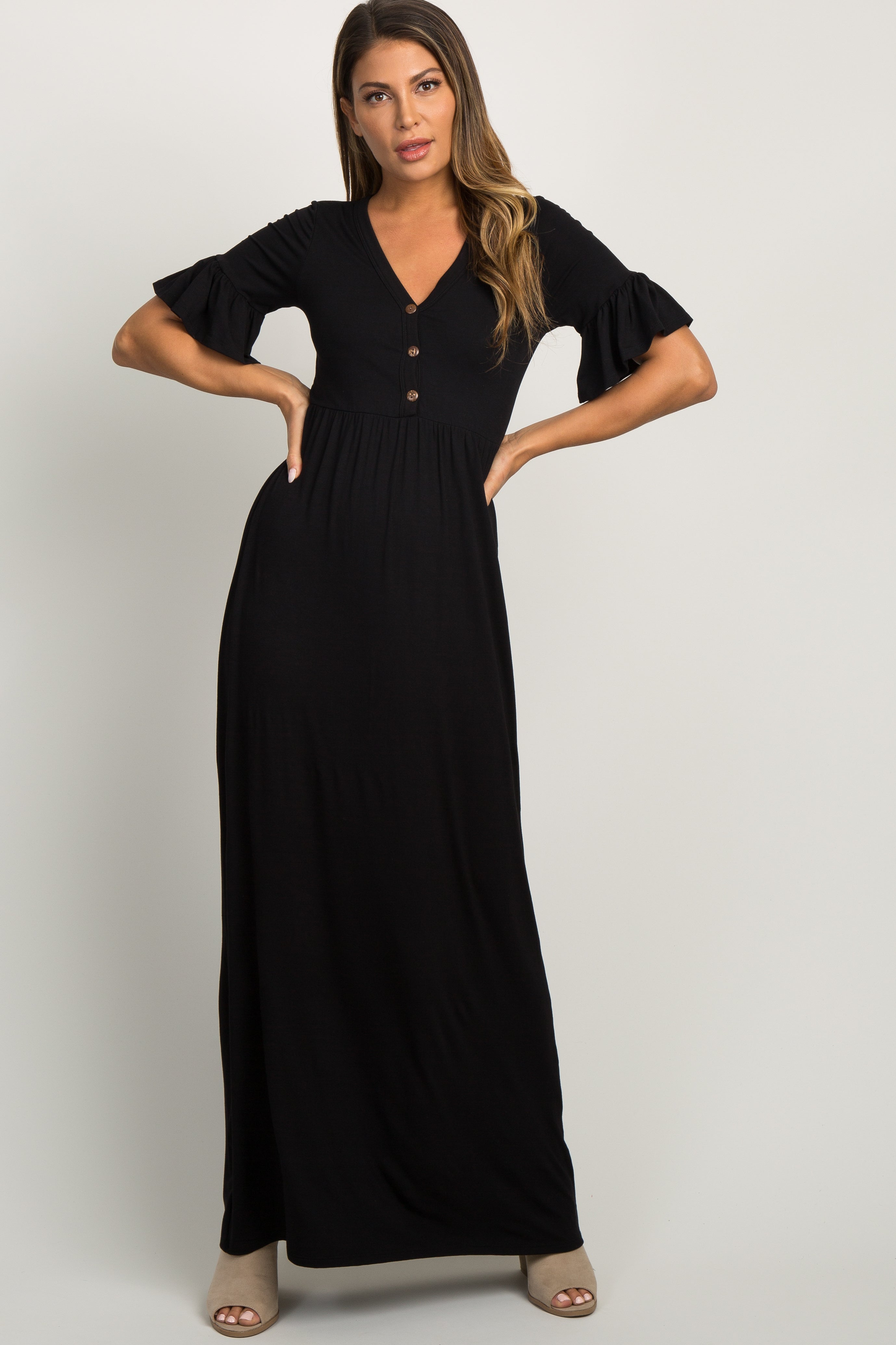 Umstandsmaxikleid mit Rüschenärmeln und Knopfleiste