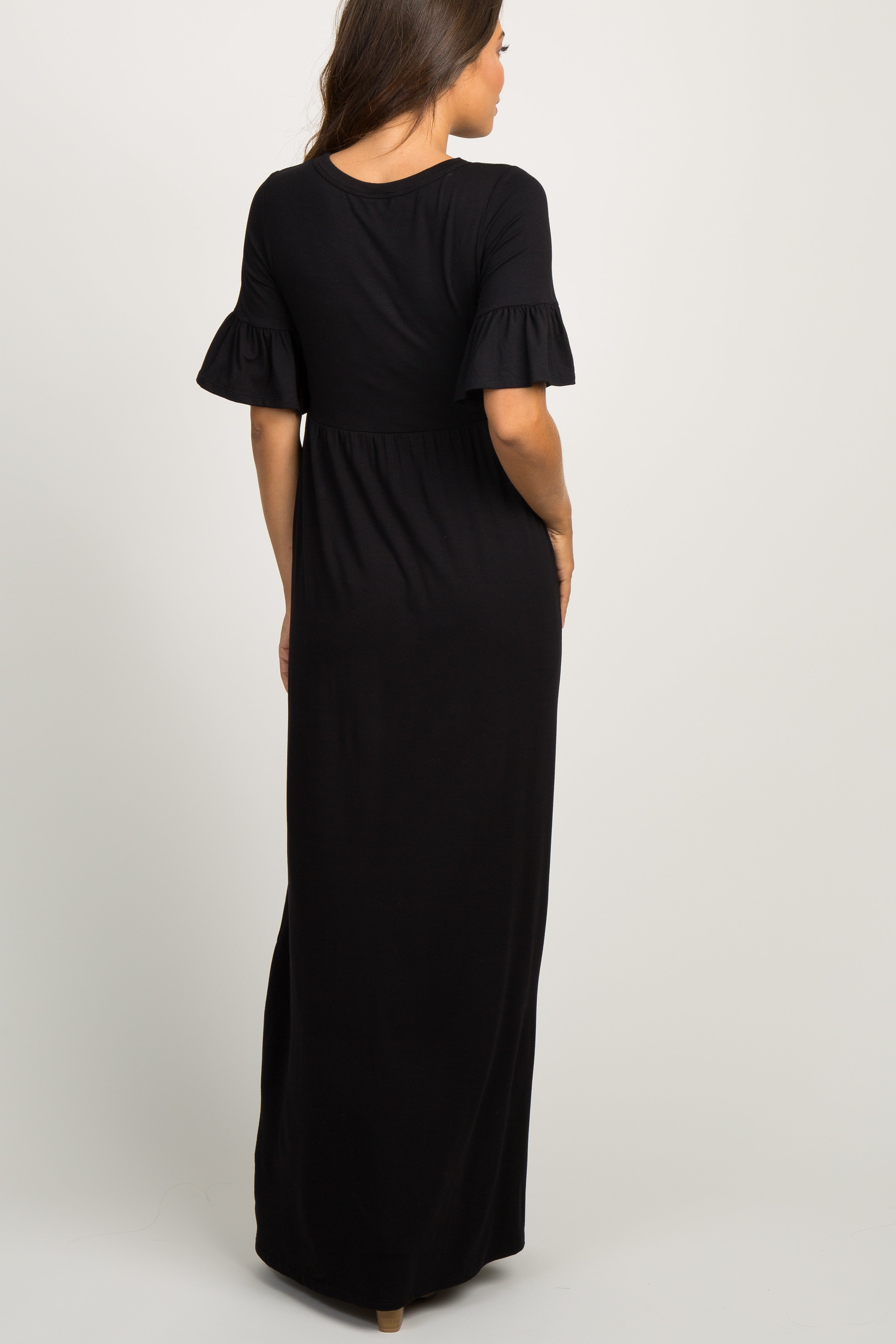 Umstandsmaxikleid mit Rüschenärmeln und Knopfleiste