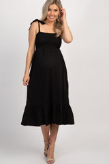 Umstands-Midikleid in Schwarz mit Bindeträgern und Smok-Detail