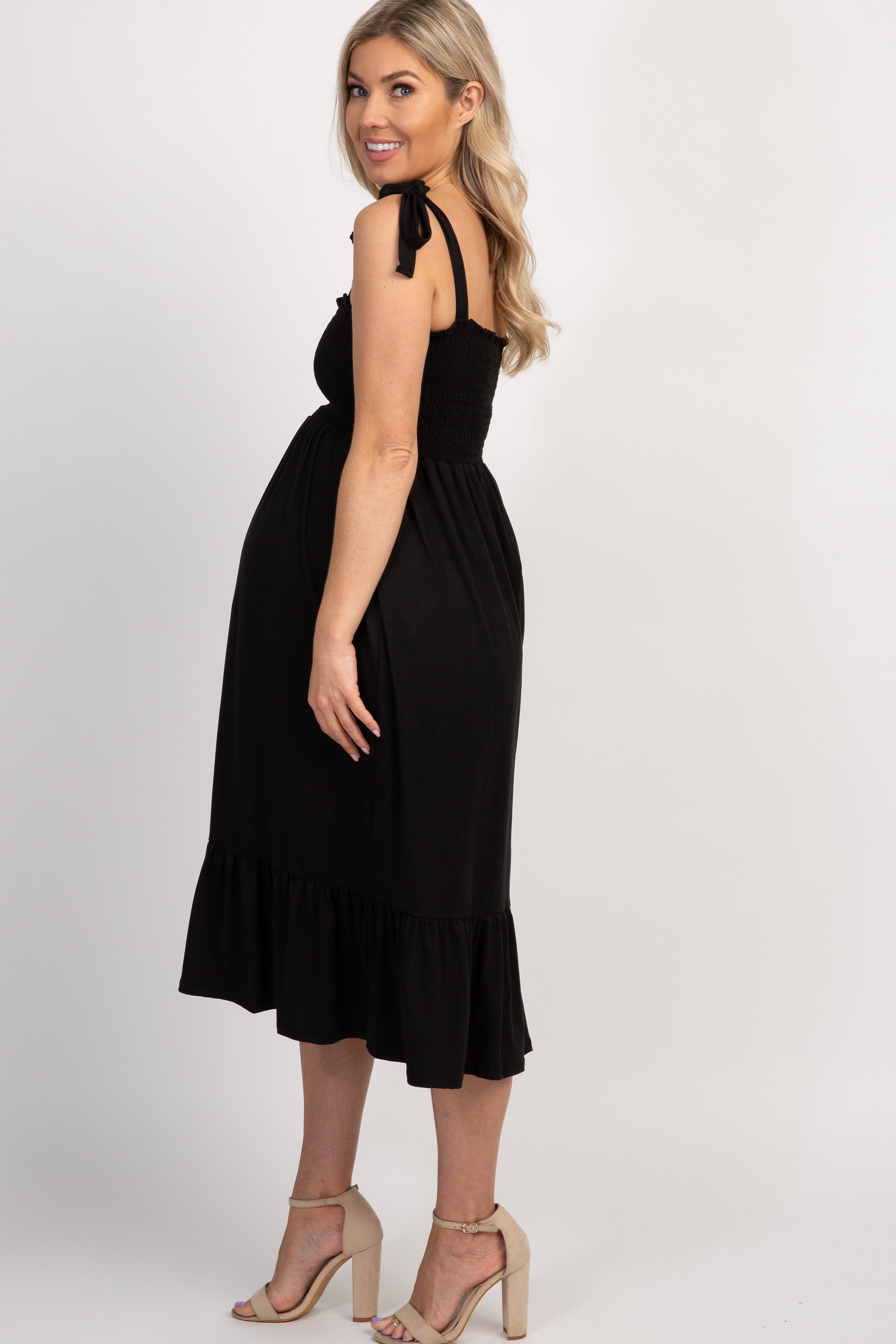 Umstands-Midikleid in Schwarz mit Bindeträgern und Smok-Detail