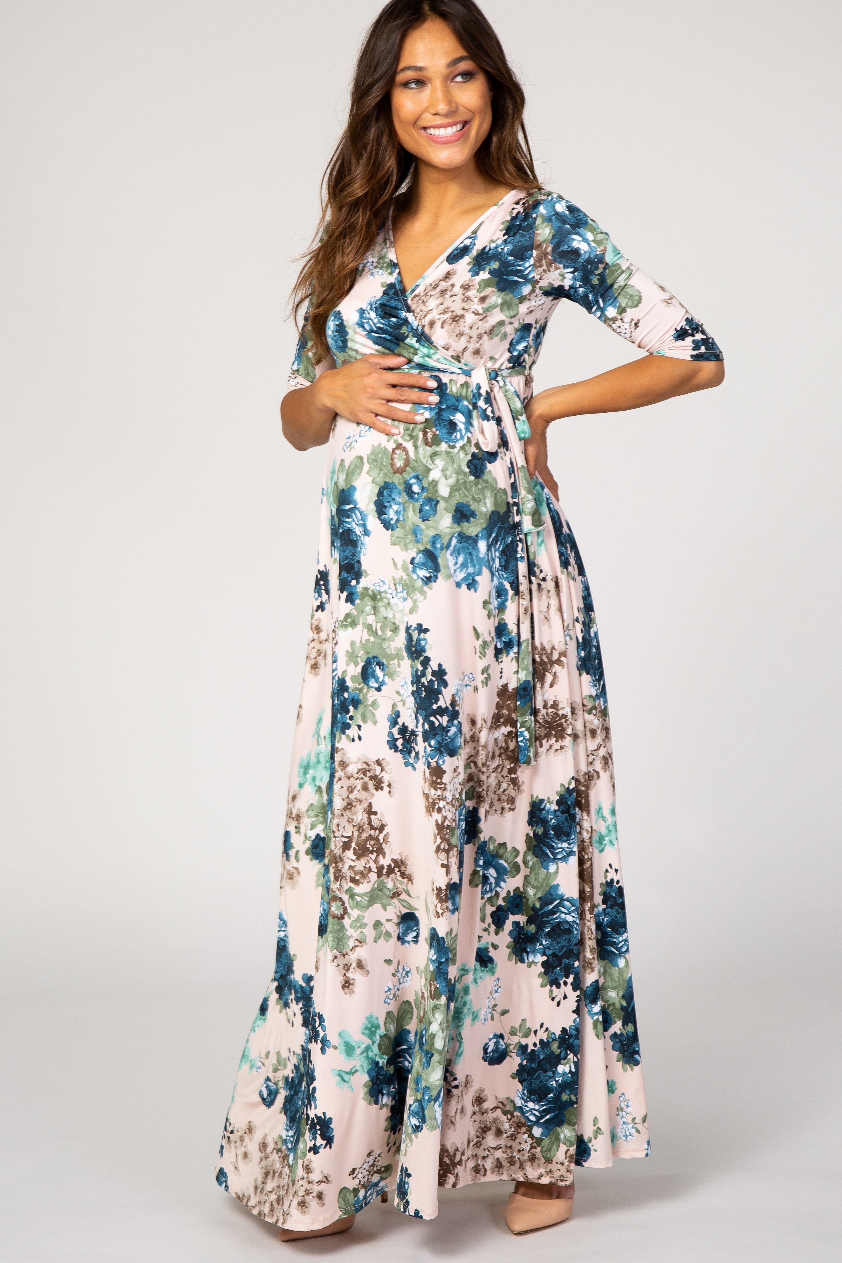 Umstands- und Stillkleid in Zartrosa mit Blumenmuster und Bindegürtel