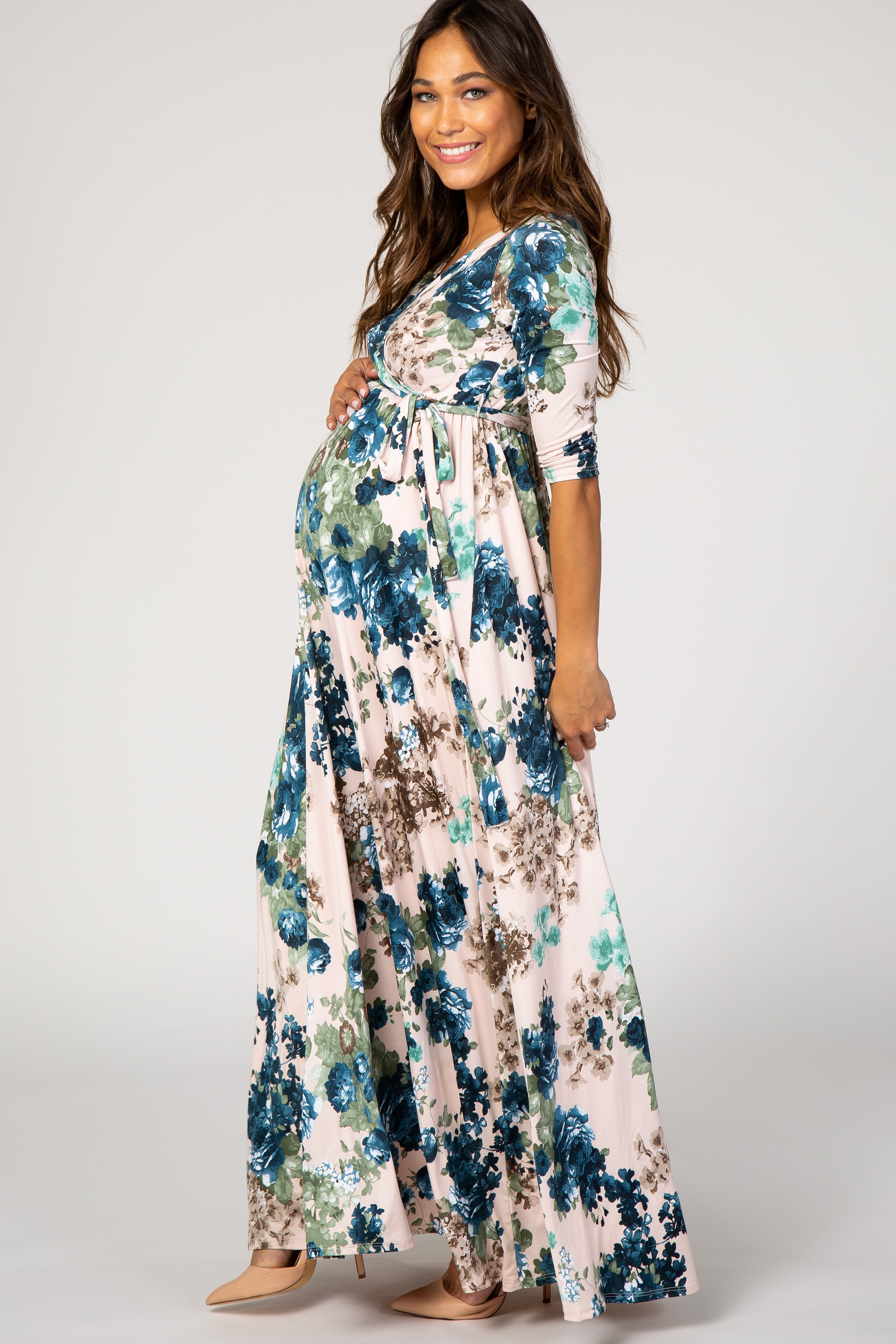 Umstands- und Stillkleid in Zartrosa mit Blumenmuster und Bindegürtel