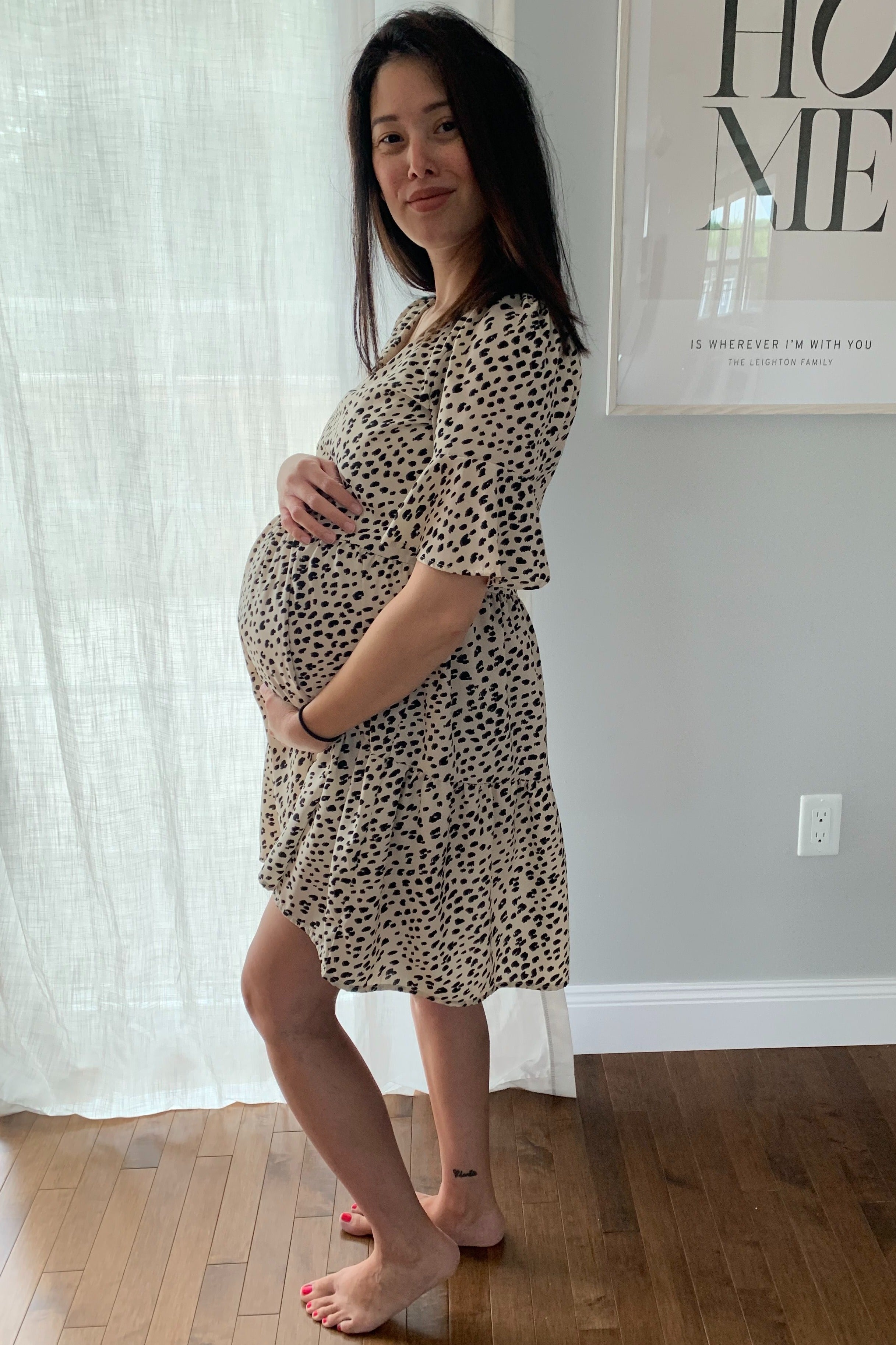 Umstandskleid mit Animal-Print und Rüschenärmeln in Beige