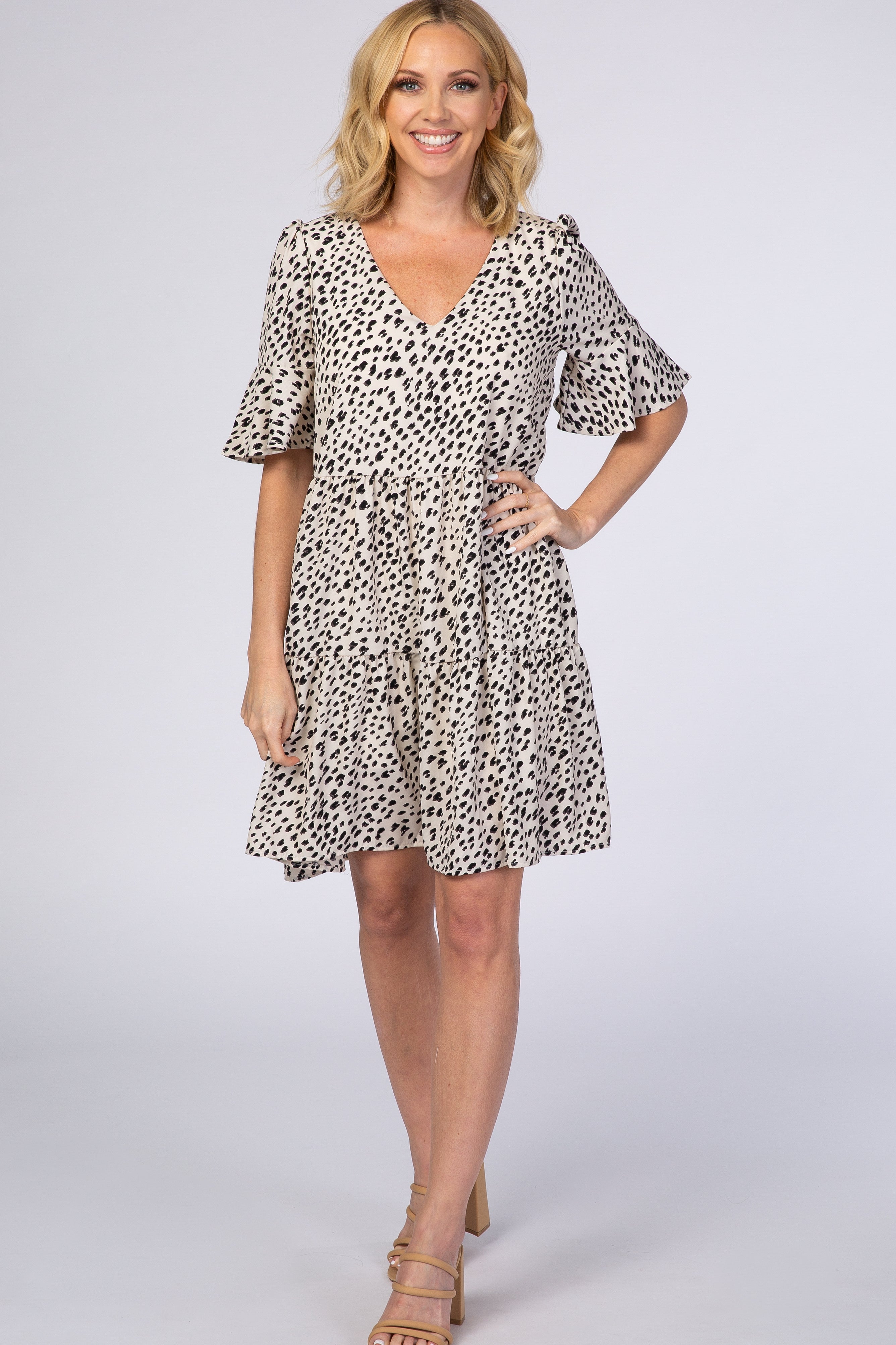 Umstandskleid mit Animal-Print und Rüschenärmeln in Beige