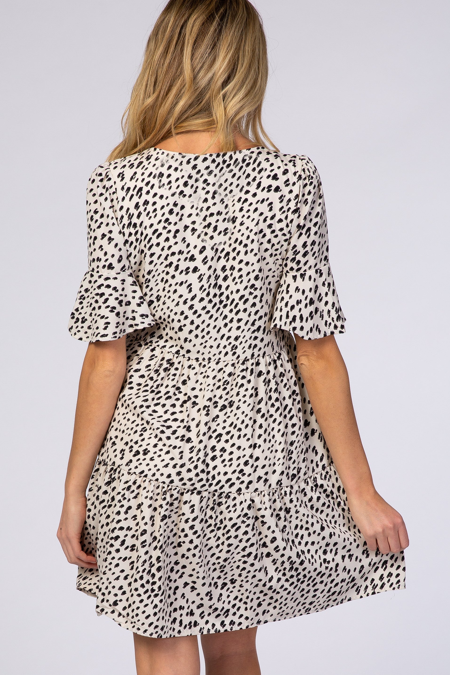 Umstandskleid mit Animal-Print und Rüschenärmeln in Beige