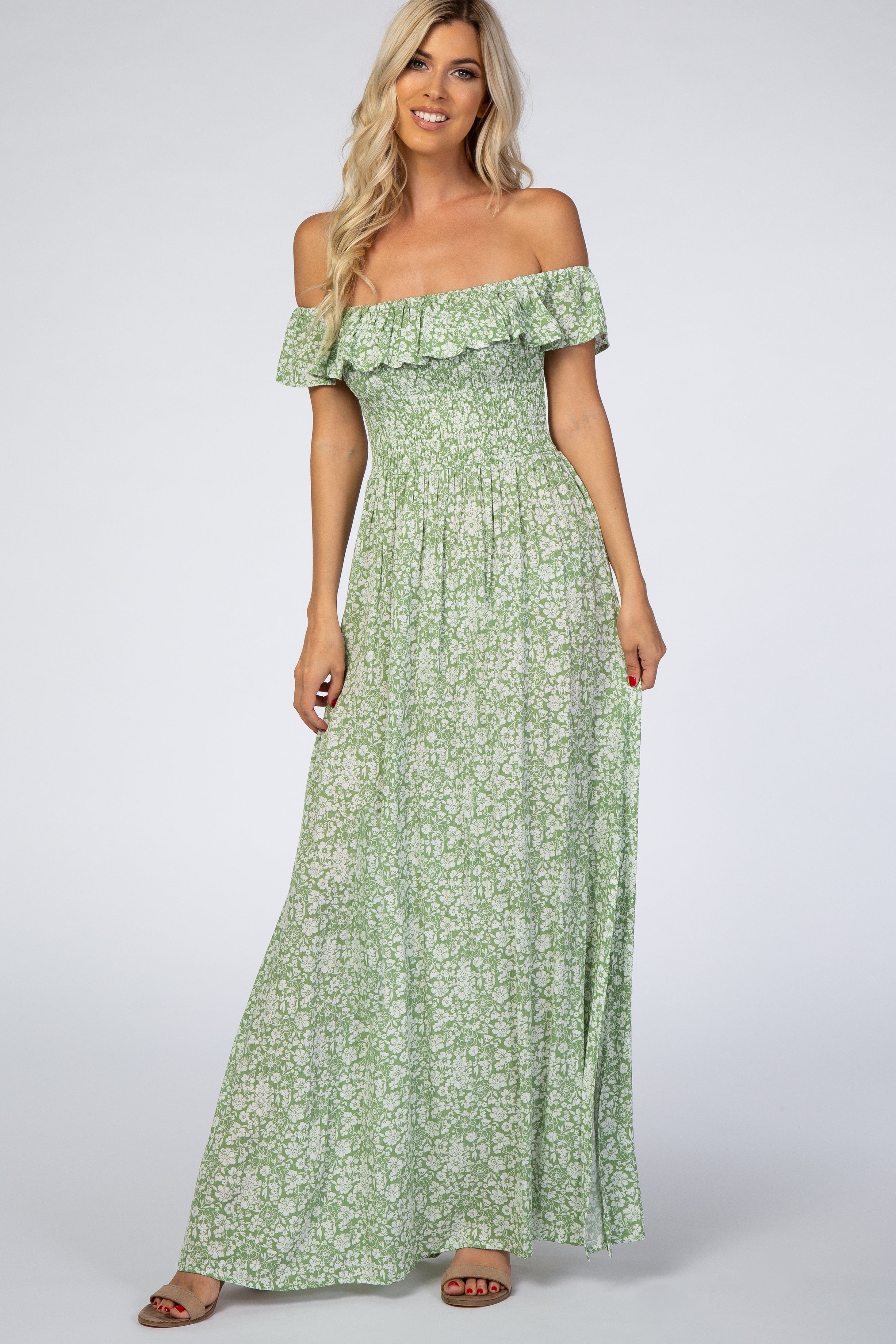 Florales Umstandsmaxikleid in Grün mit Off-Shoulder-Ausschnitt und Volants