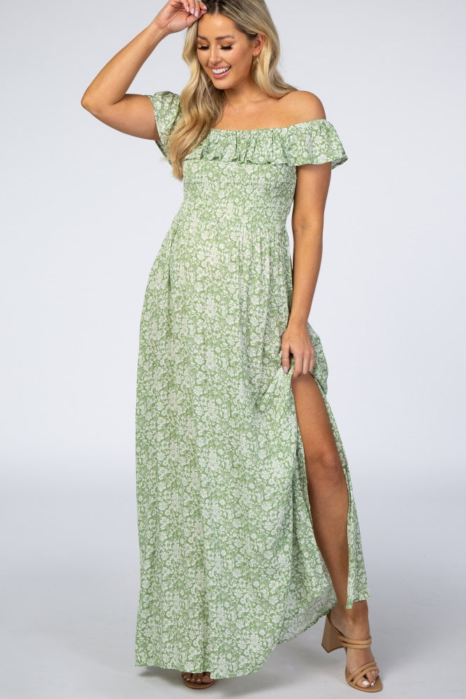 Florales Umstandsmaxikleid in Grün mit Off-Shoulder-Ausschnitt und Volants