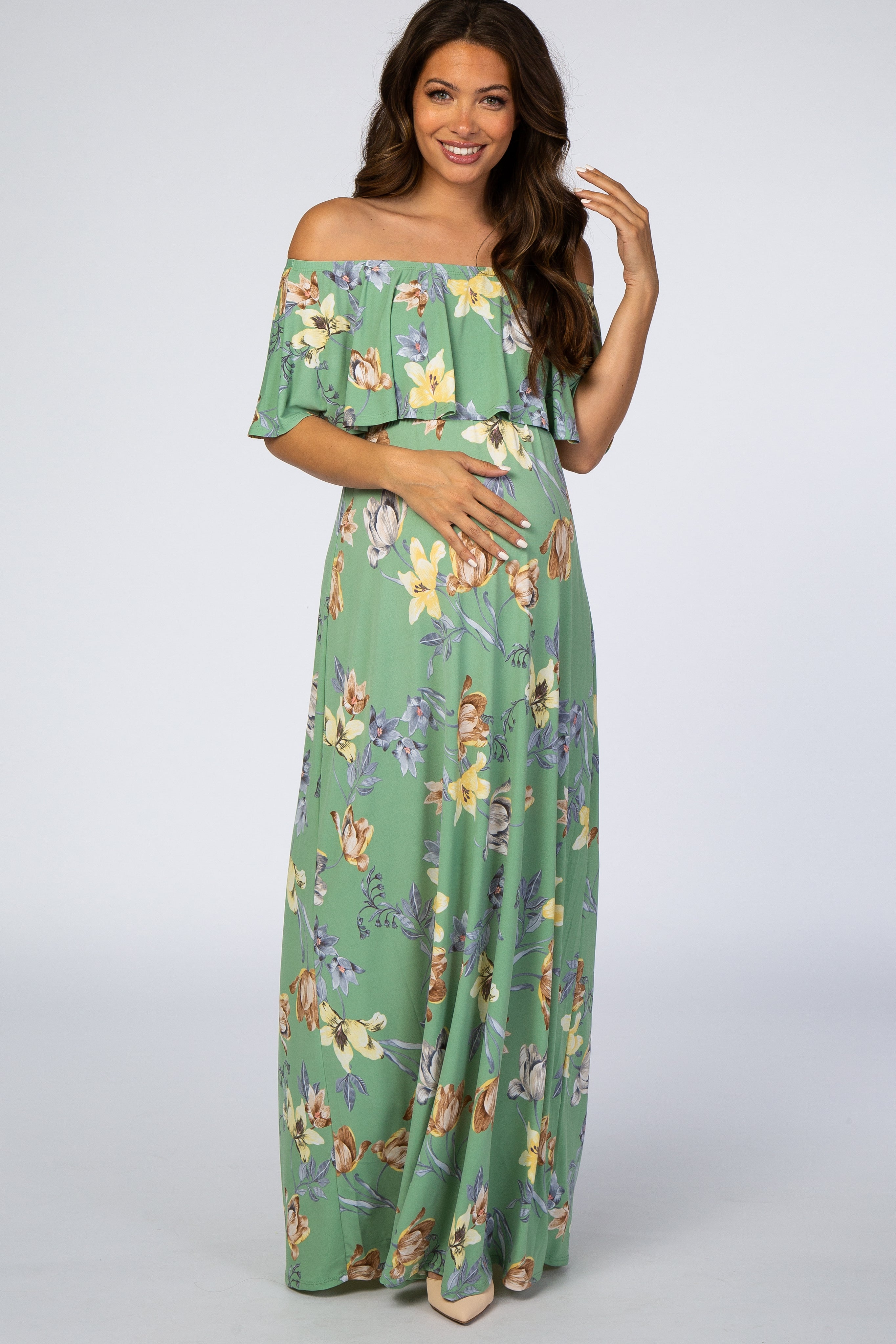 Florales Umstandsmaxikleid in Salbeigrün mit Off-Shoulder-Ausschnitt