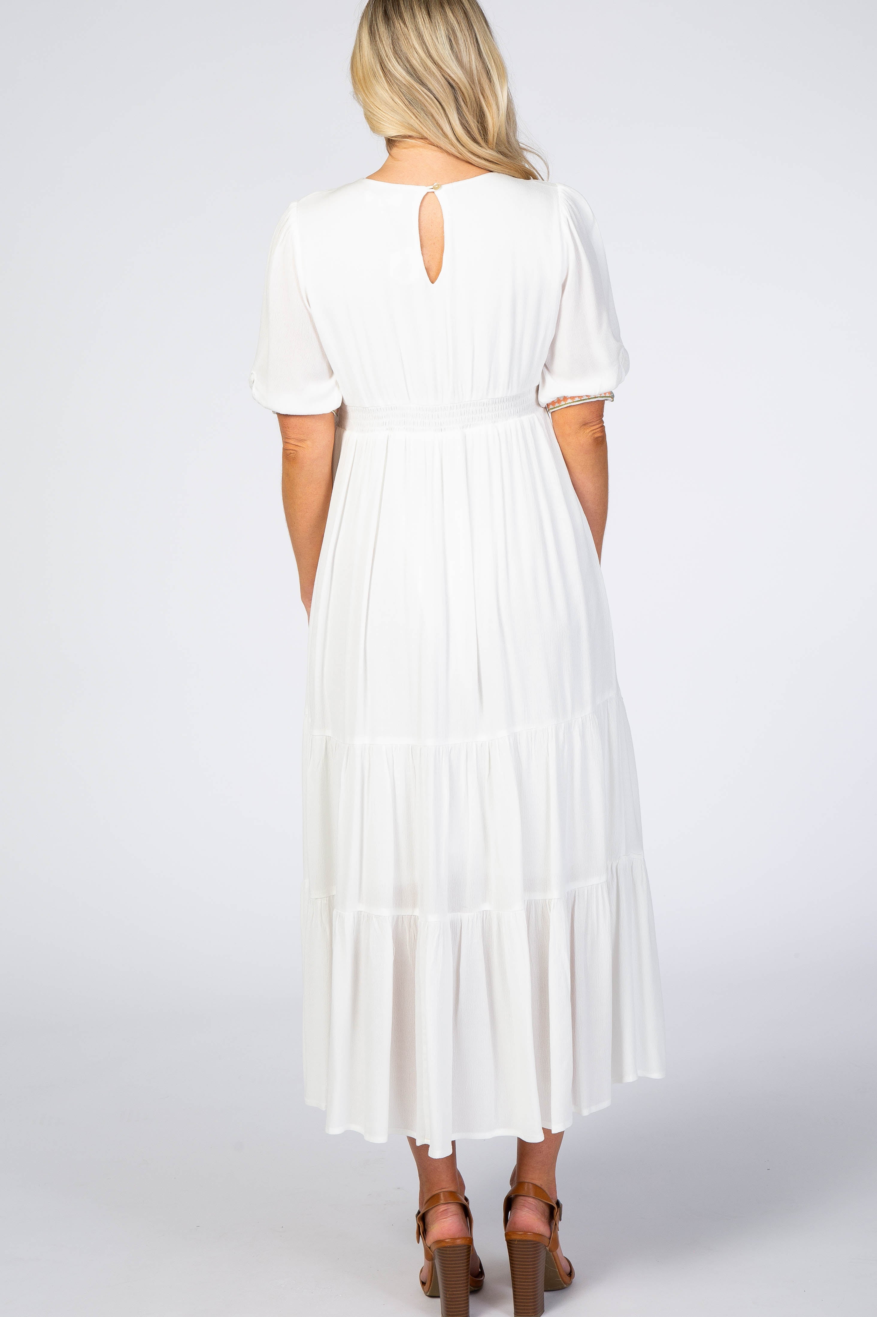 Umstands-Midikleid mit Blumenstickerei in Elfenbein