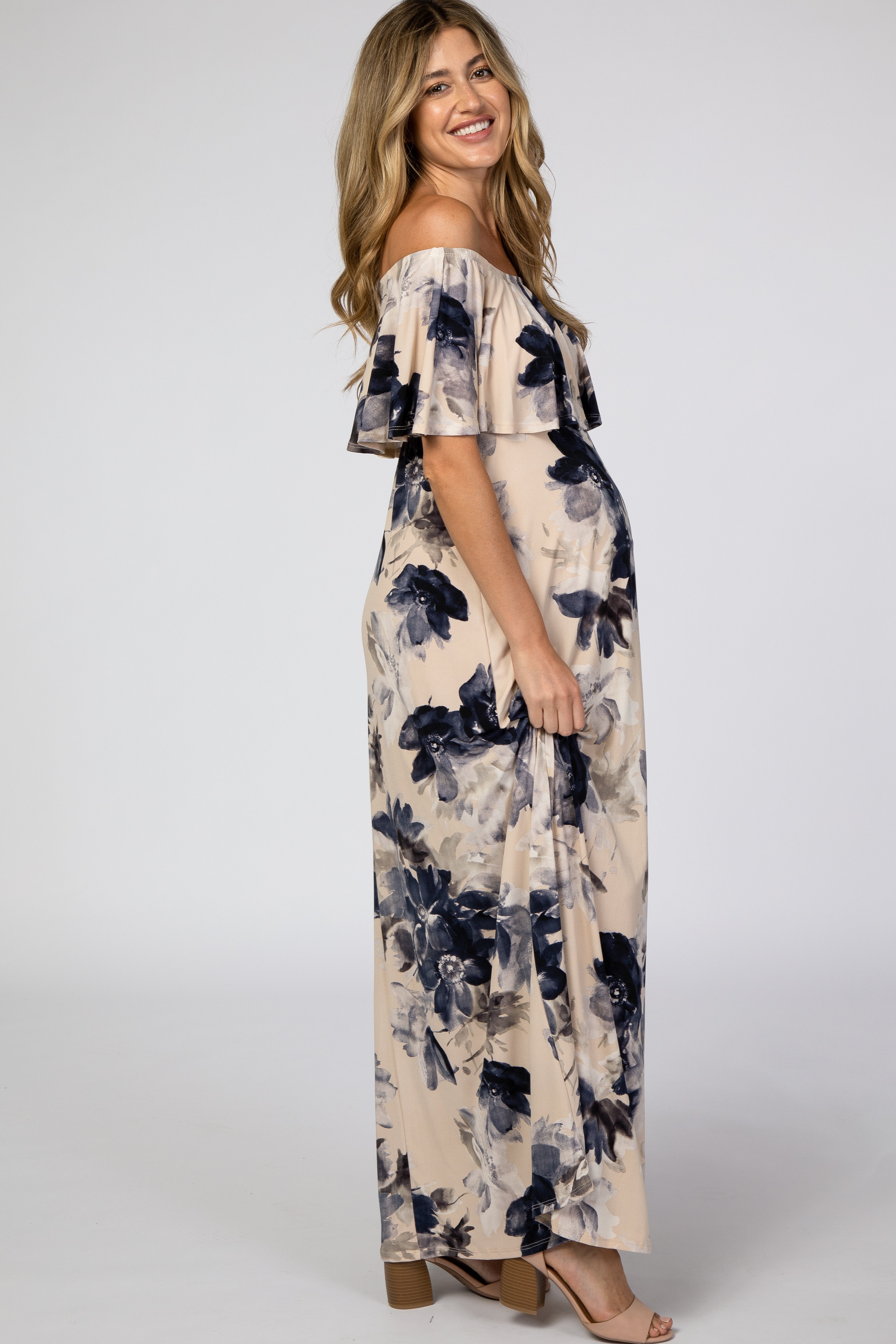 Schulterfreies Umstandsmaxikleid mit Blumenmuster