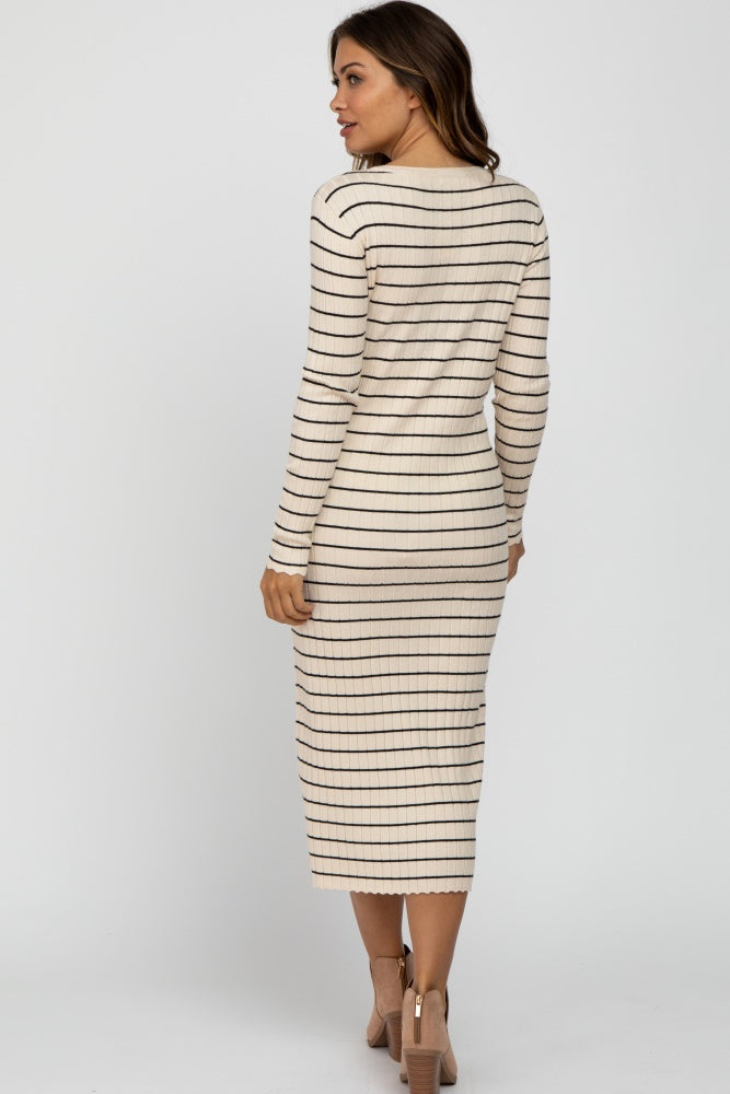 Geripptes Umstands-Midikleid mit Streifenmuster in Creme