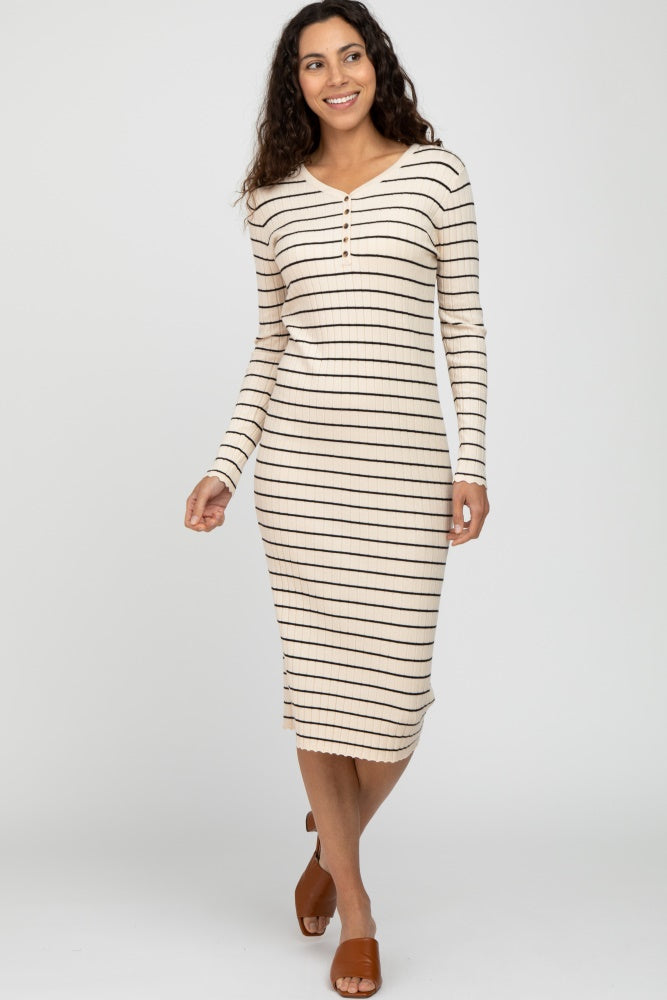 Geripptes Umstands-Midikleid mit Streifenmuster in Creme