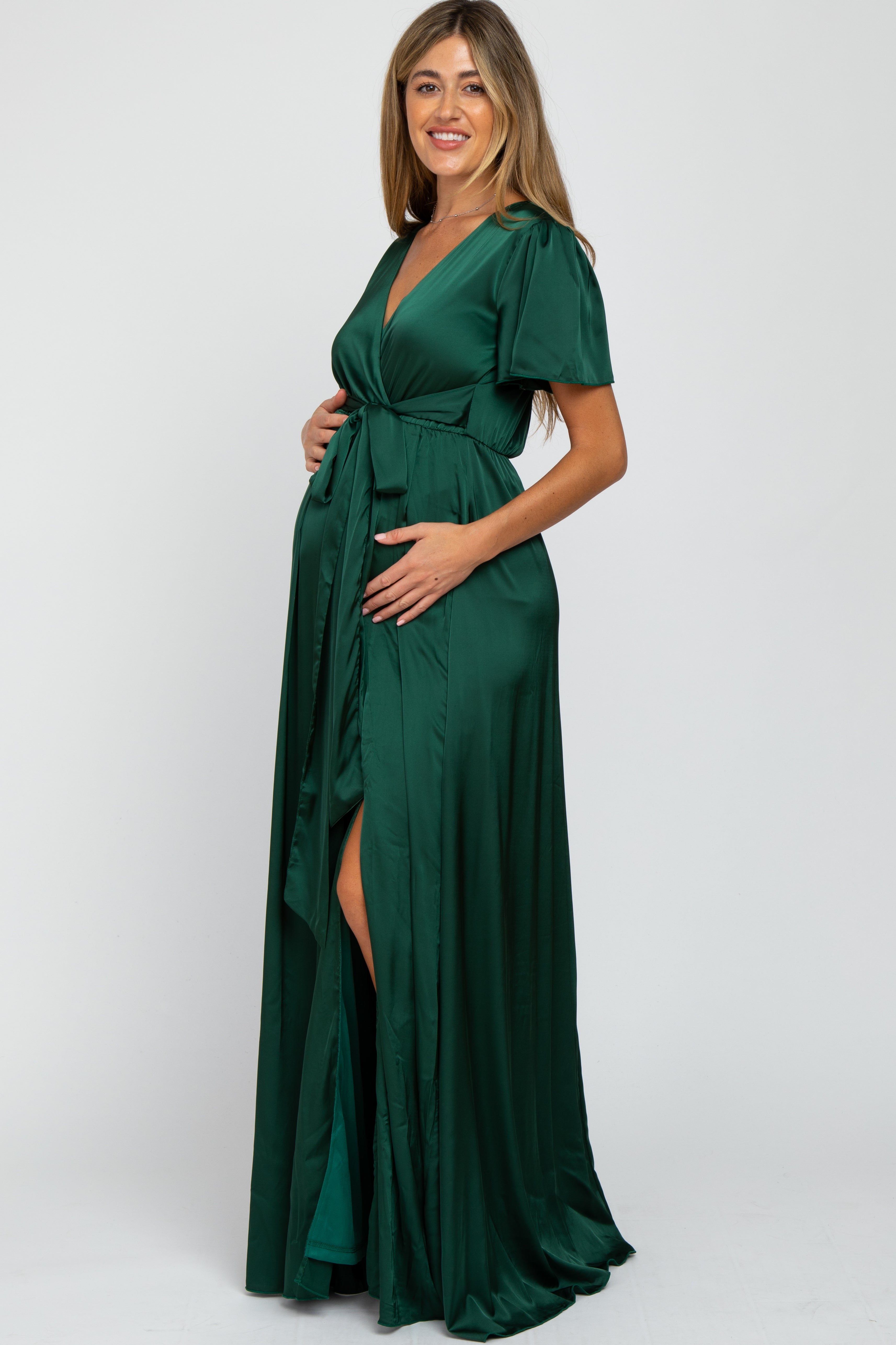 Umstandsmaxikleid aus Satin mit Seitenschlitz in Grün