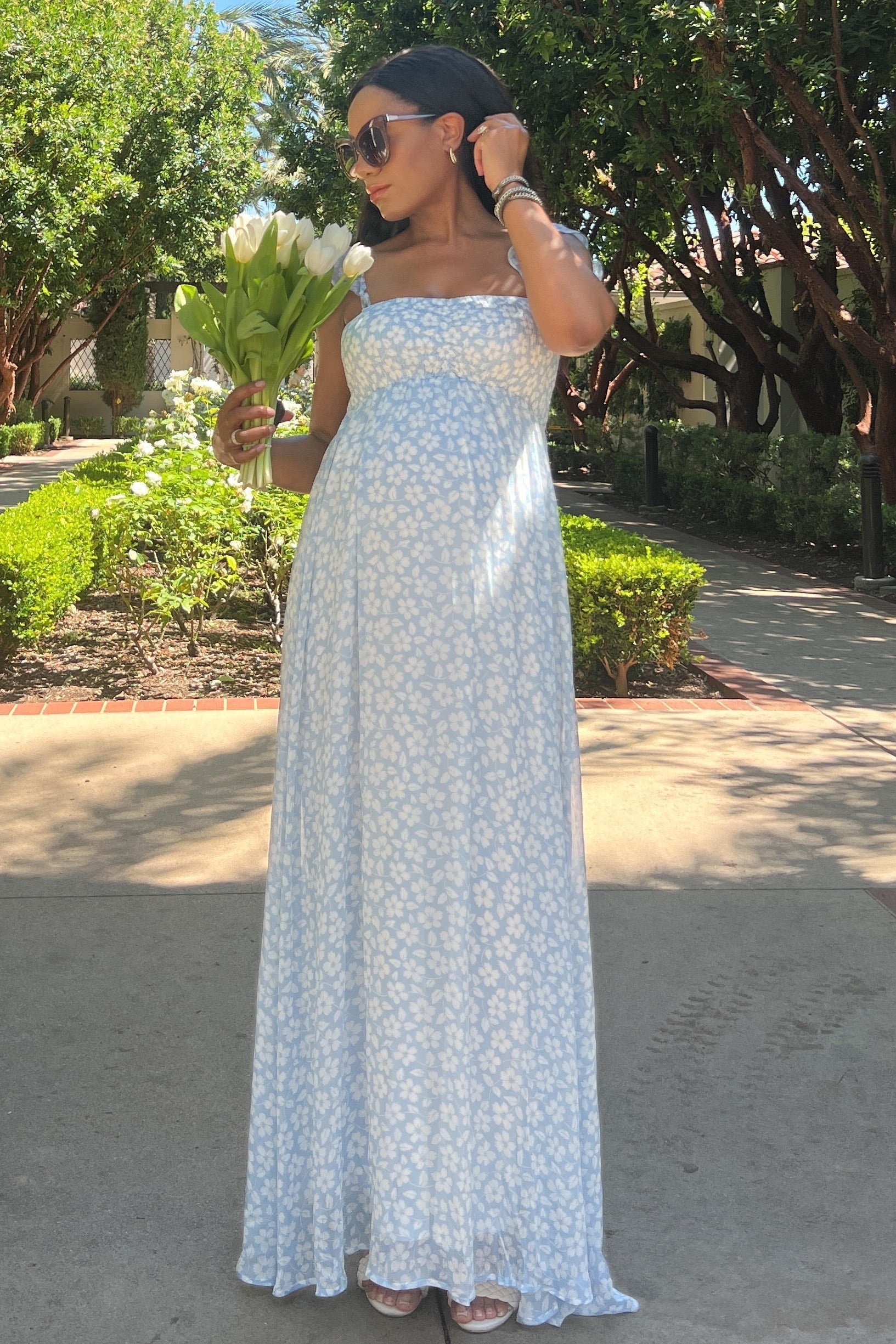 Umstandsmaxikleid aus Chiffon mit Blumenmuster, Herzausschnitt und schulterfreiem Design in Hellblau