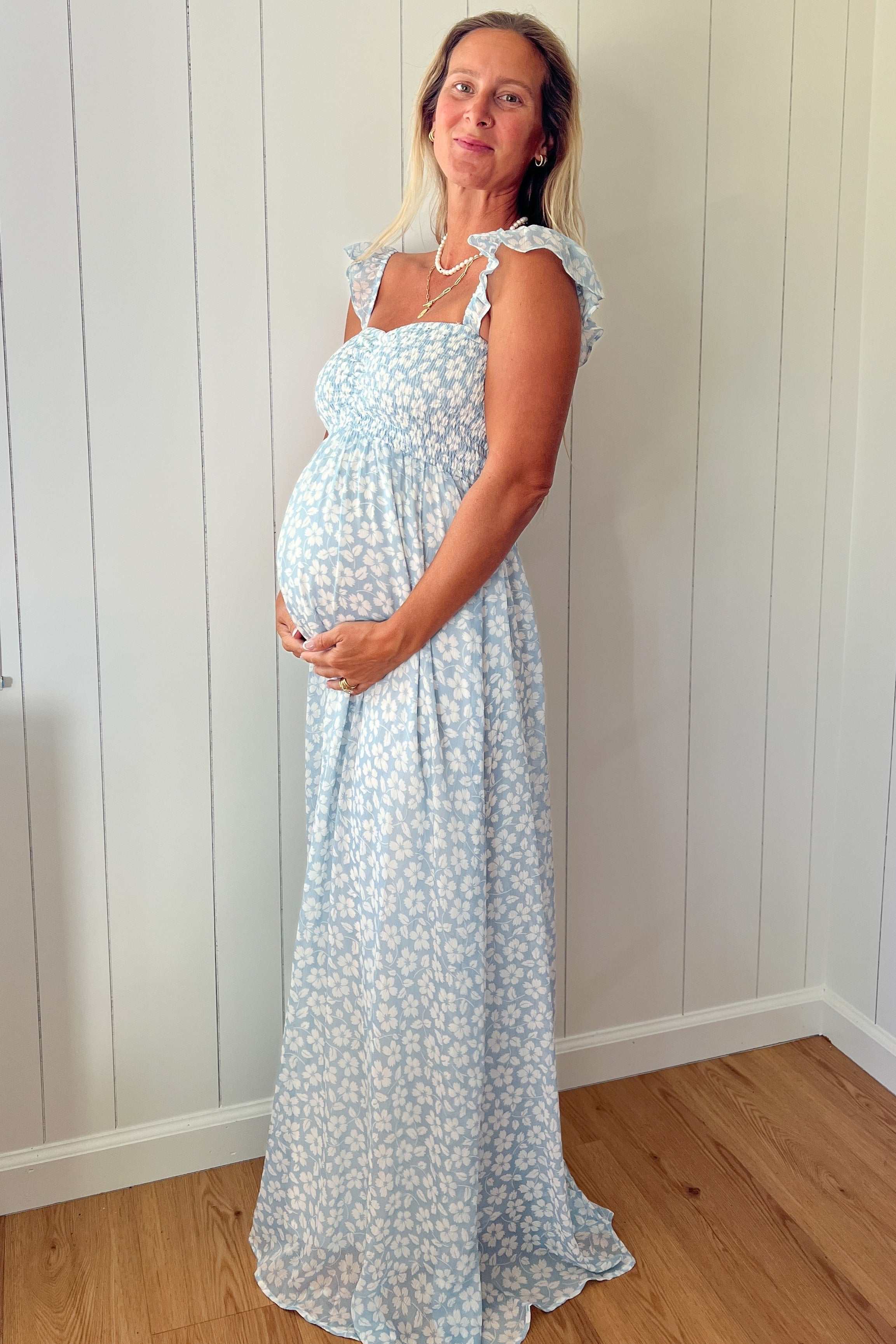 Umstandsmaxikleid aus Chiffon mit Blumenmuster, Herzausschnitt und schulterfreiem Design in Hellblau