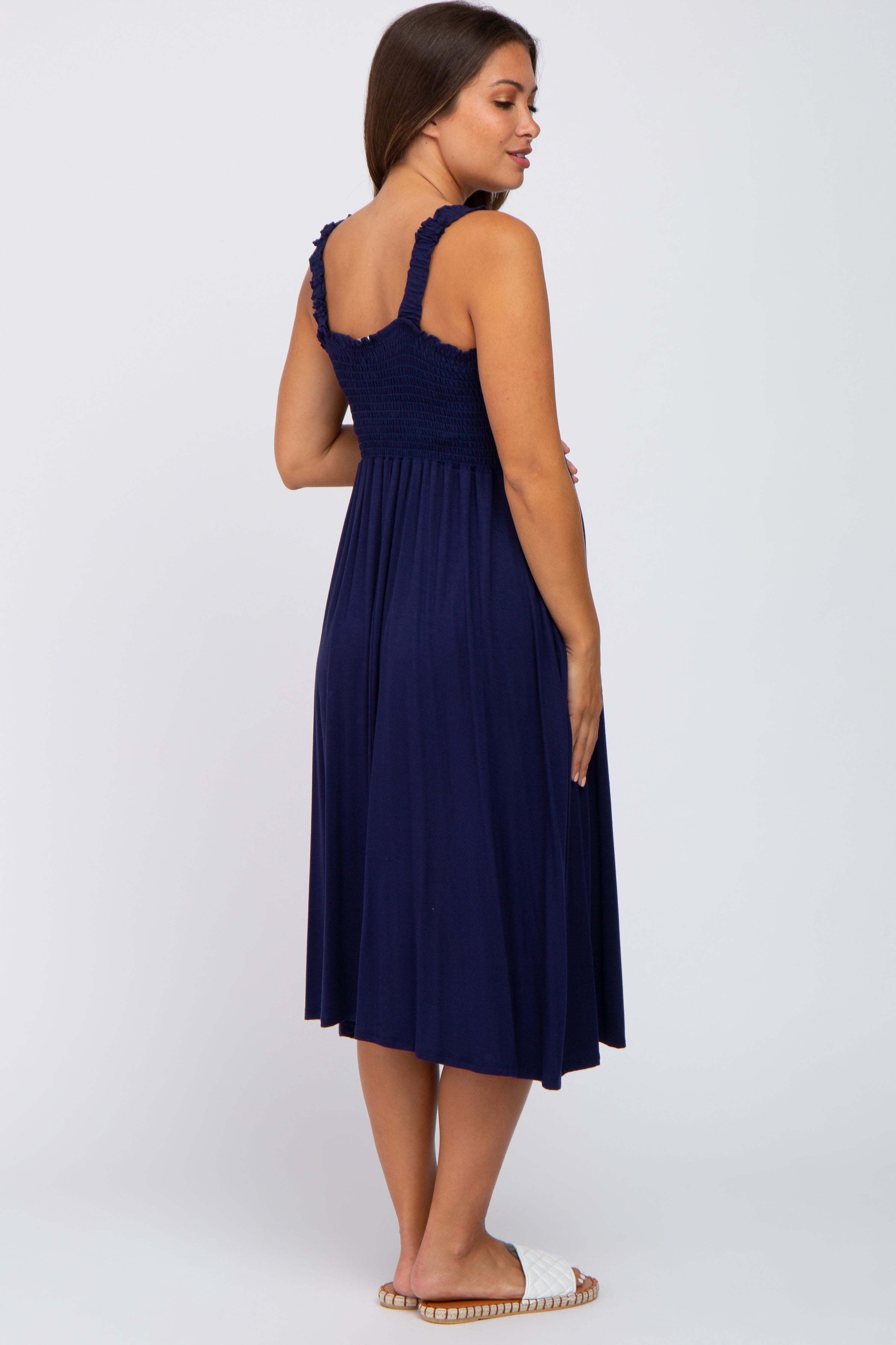 Umstands-Midikleid in Marineblau mit Volantträgern und Smok-Mieder