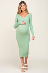 Geripptes Umstands-Midikleid aus Strick in Mintgrün