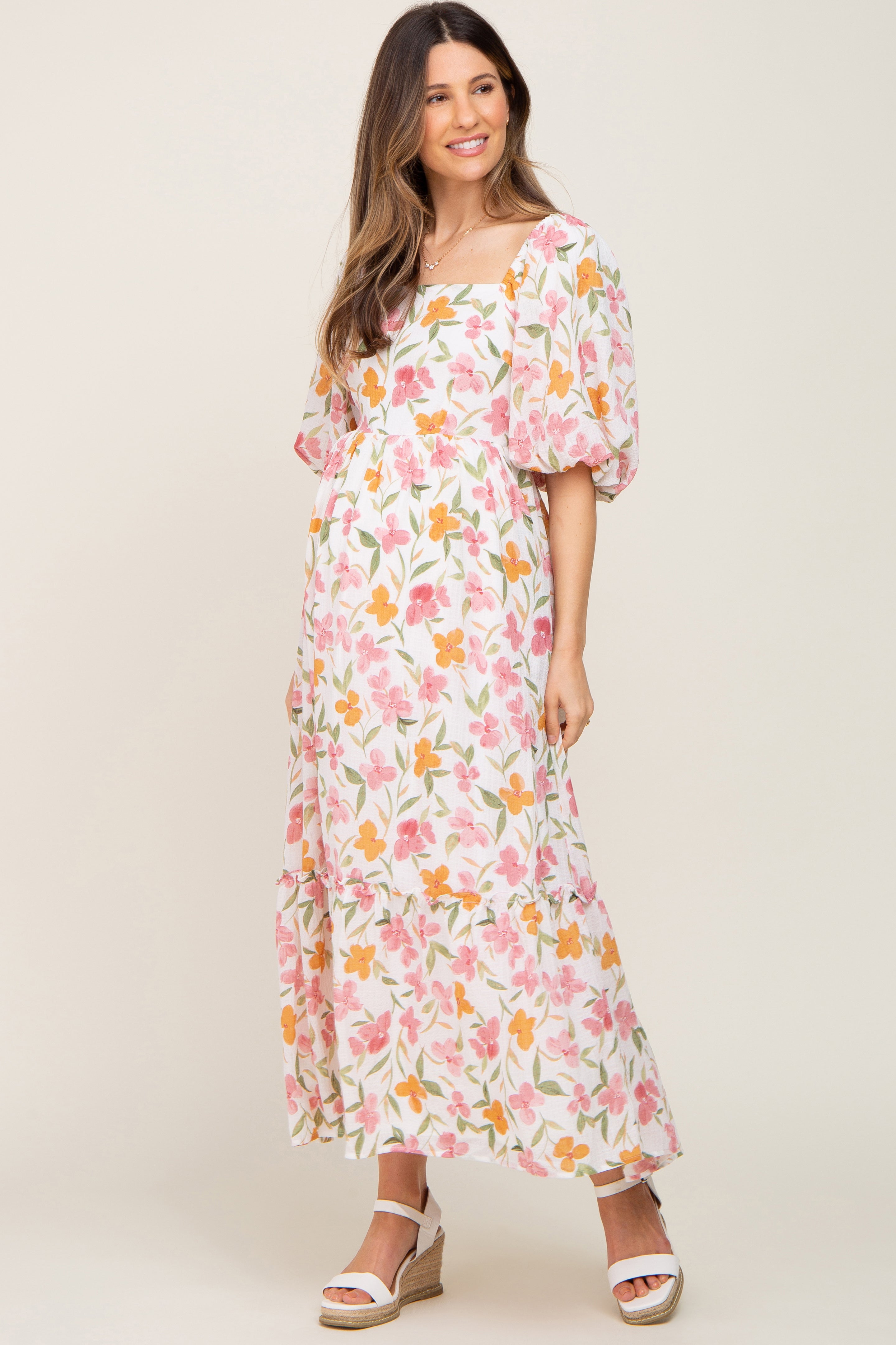 Umstandsmaxikleid mit Blumenmuster und Puffärmeln