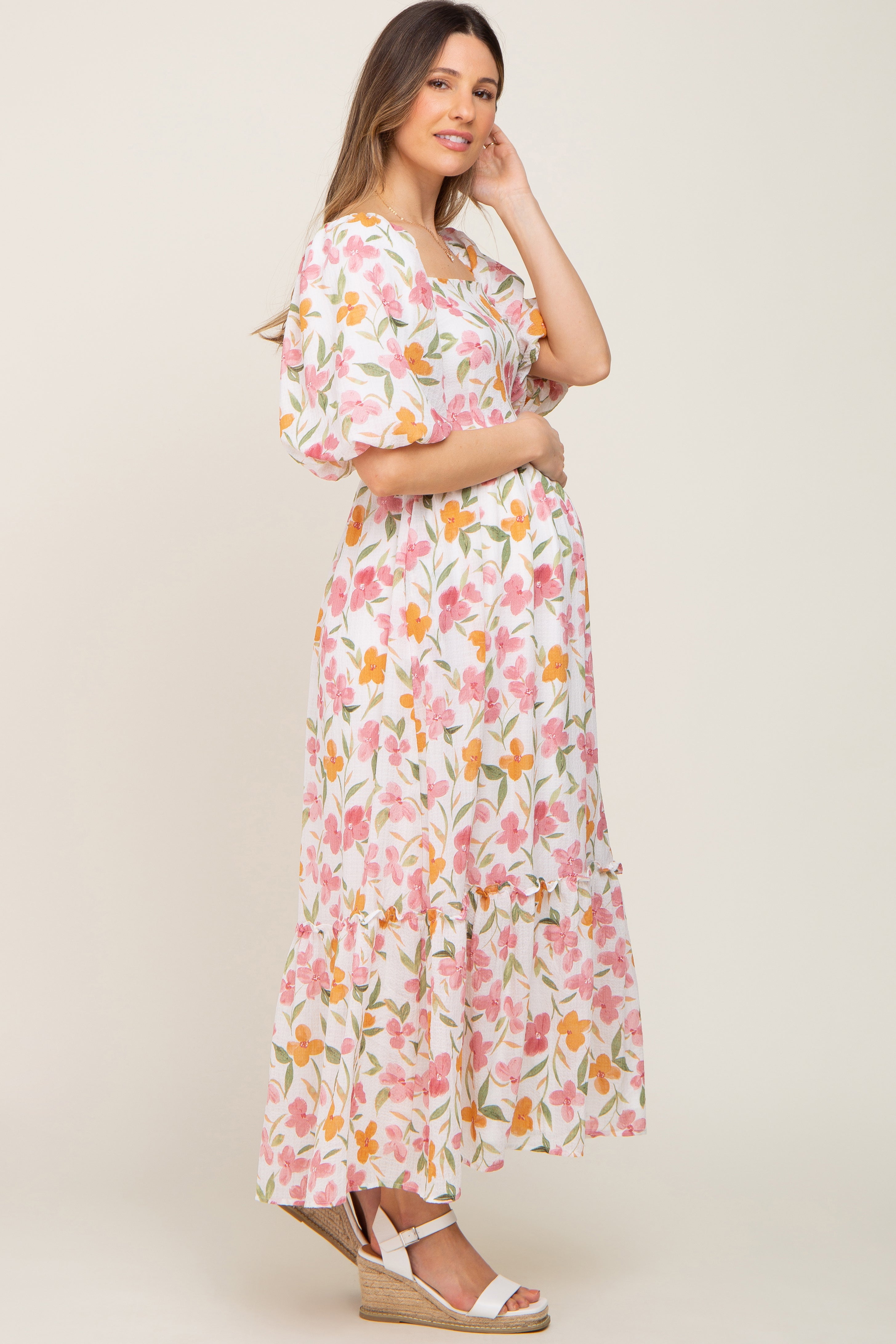 Umstandsmaxikleid mit Blumenmuster und Puffärmeln