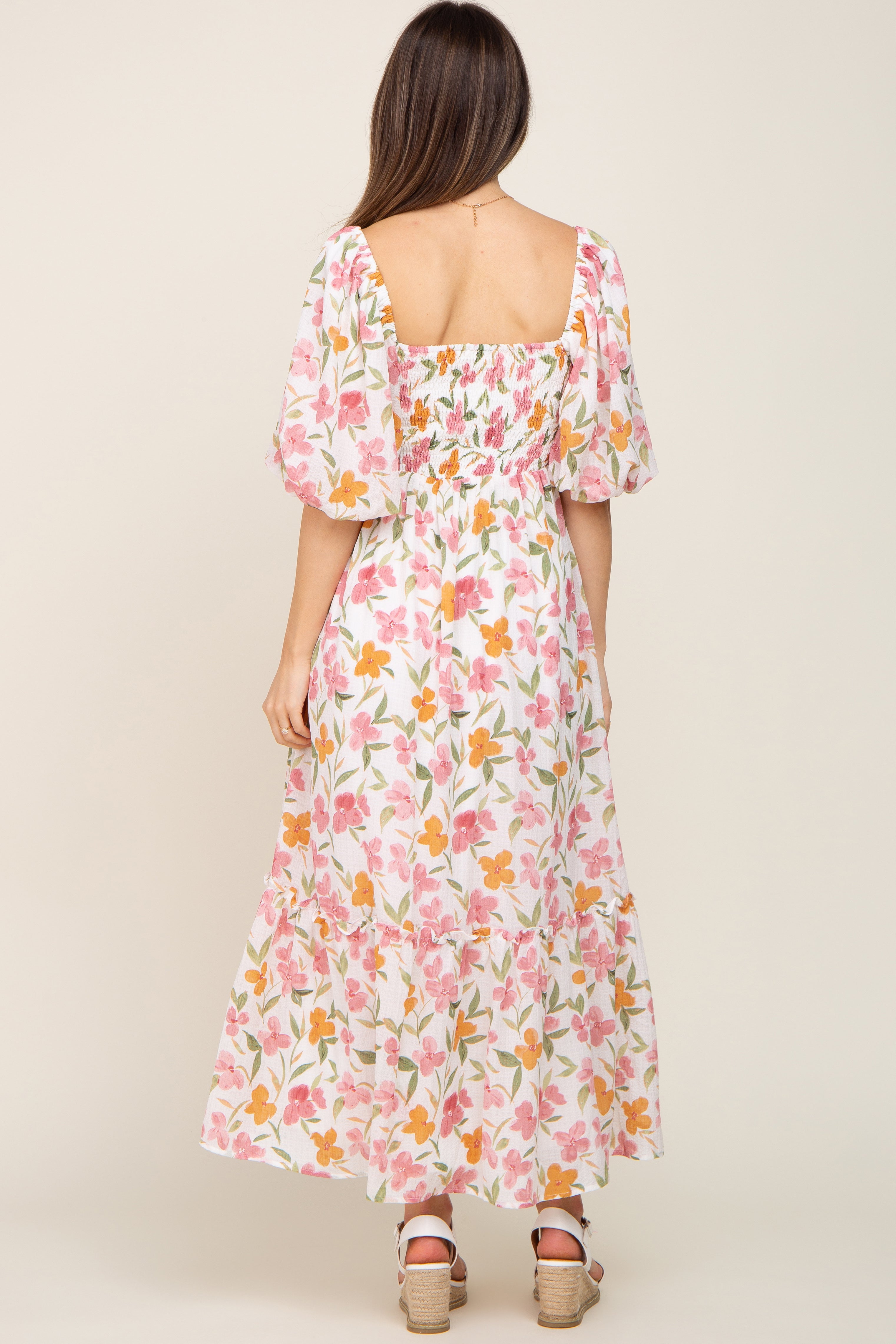 Umstandsmaxikleid mit Blumenmuster und Puffärmeln