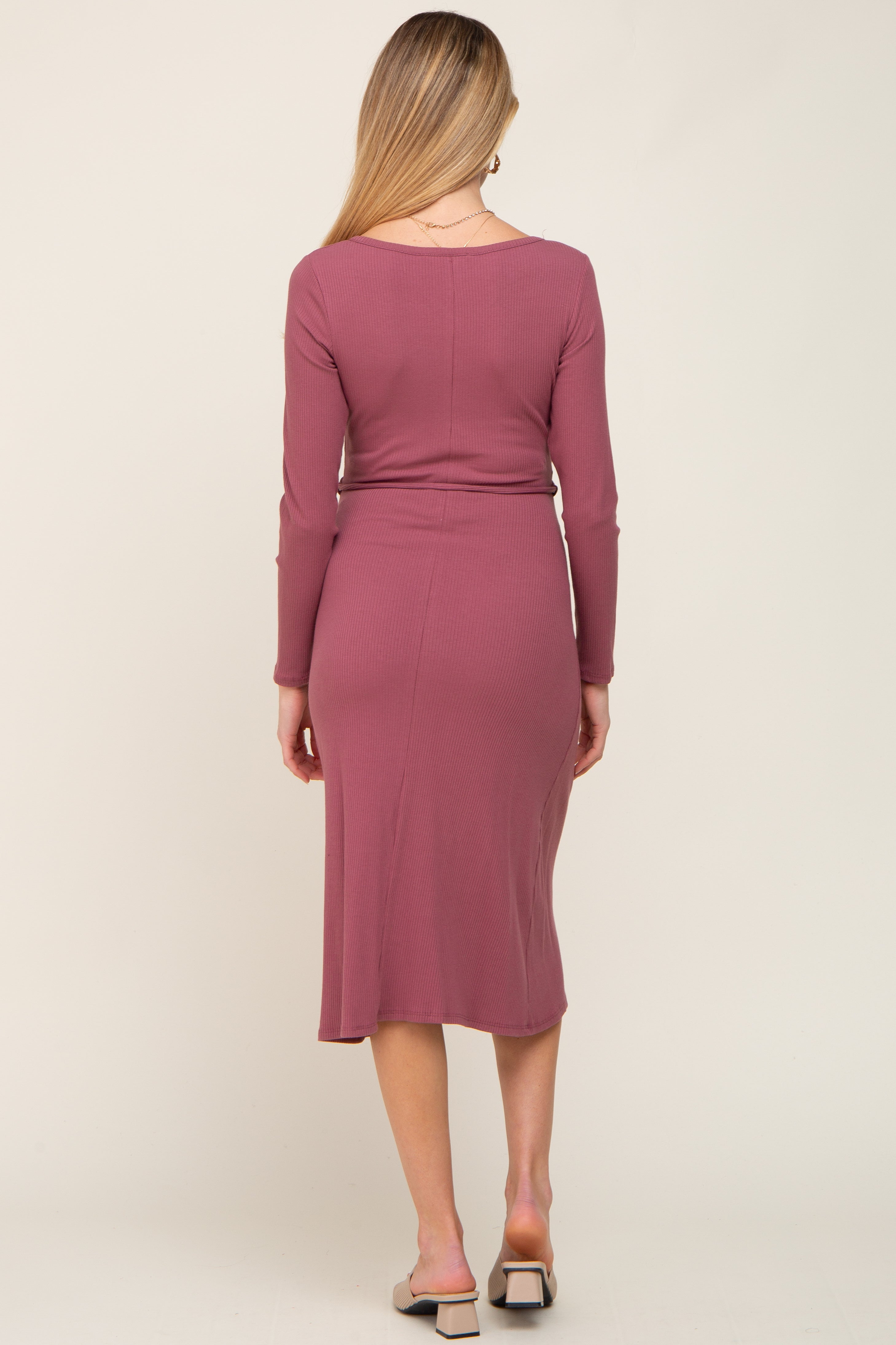 Umstands-Wickelkleid aus Rippstrick mit langen Ärmeln in Malve