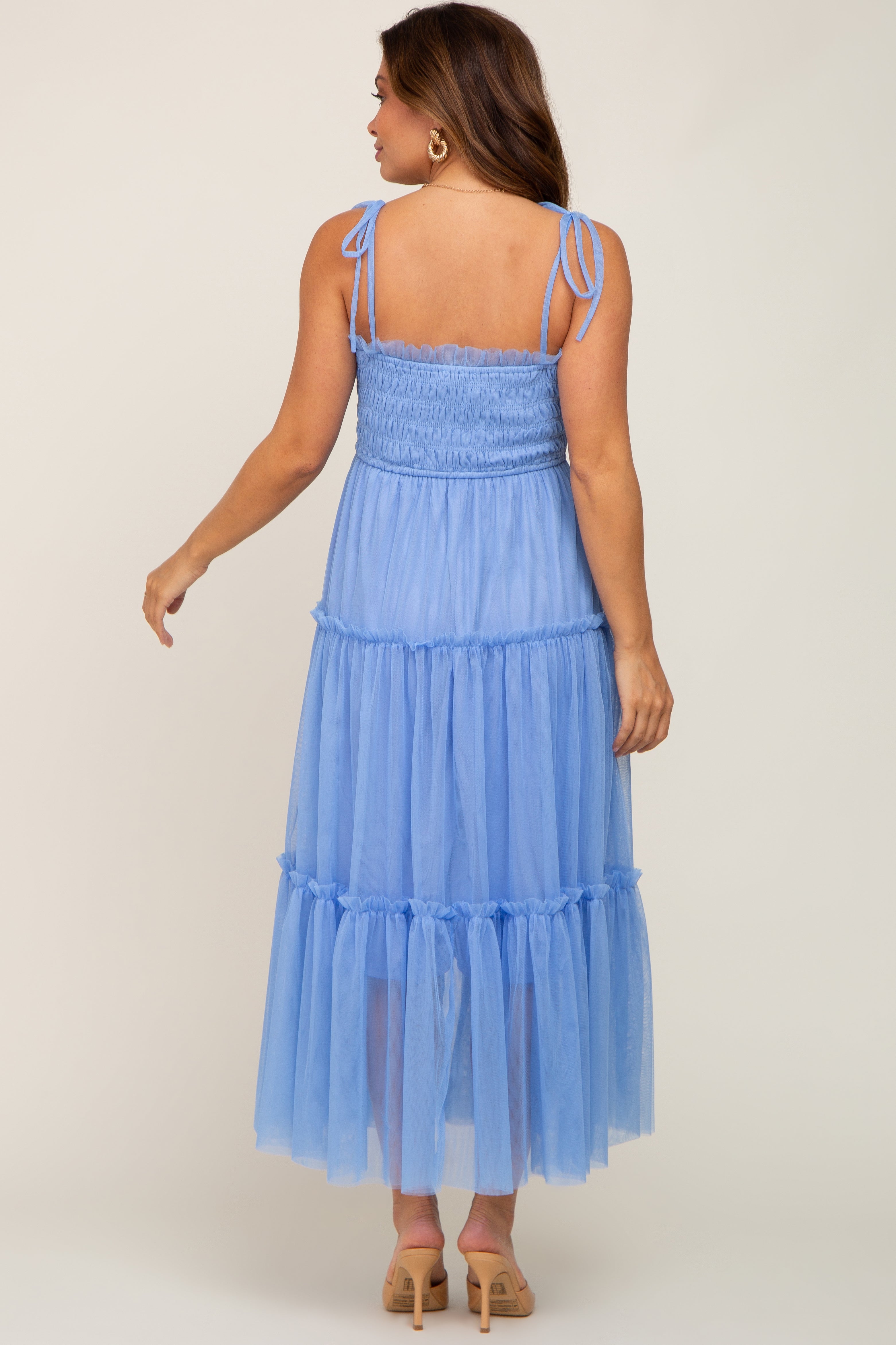 Umstands-Midikleid mit gesmoktem Mesh in Hellblau