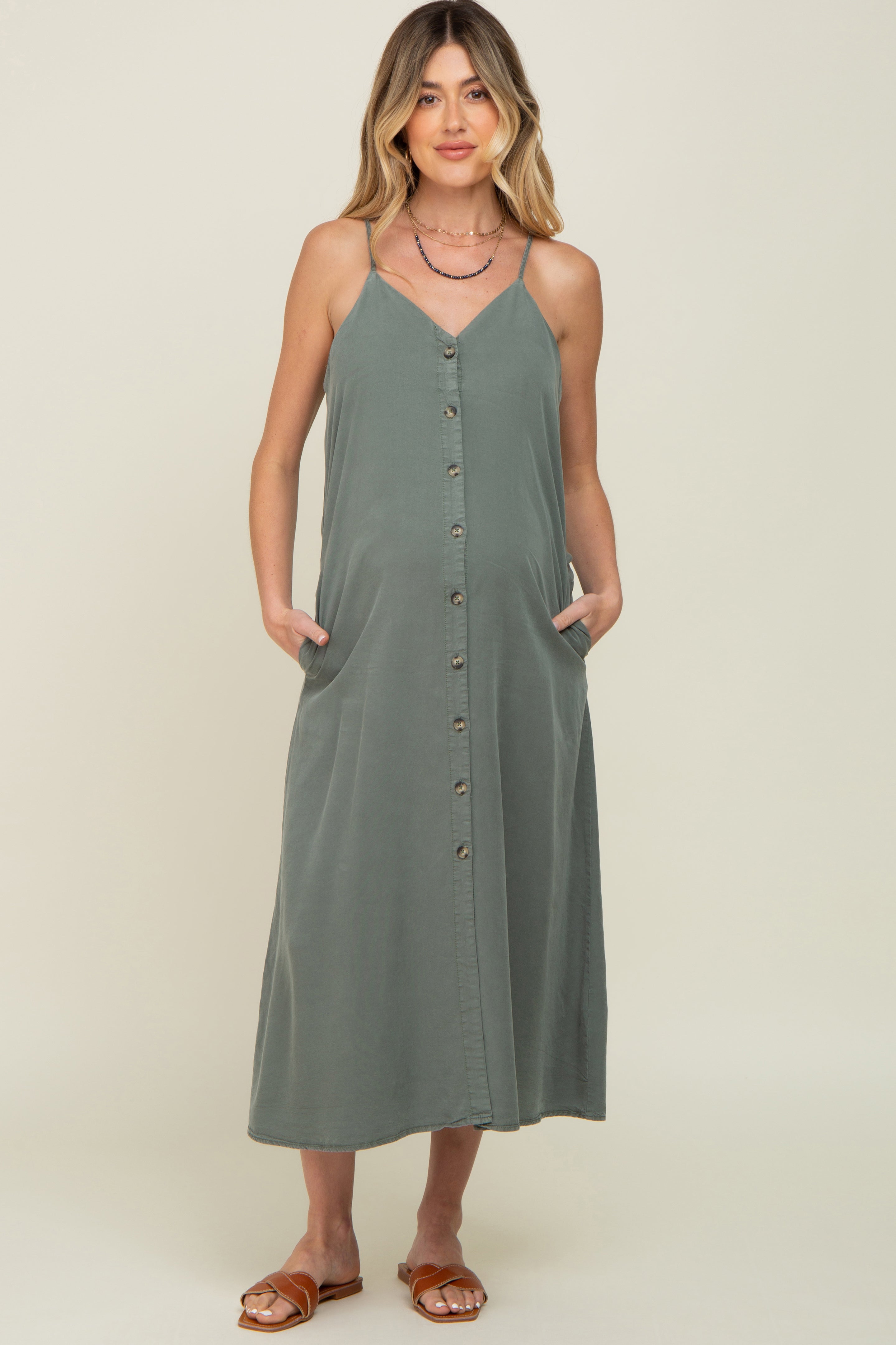 Umstands-Trägerkleid in Midi-Länge mit Knopfleiste