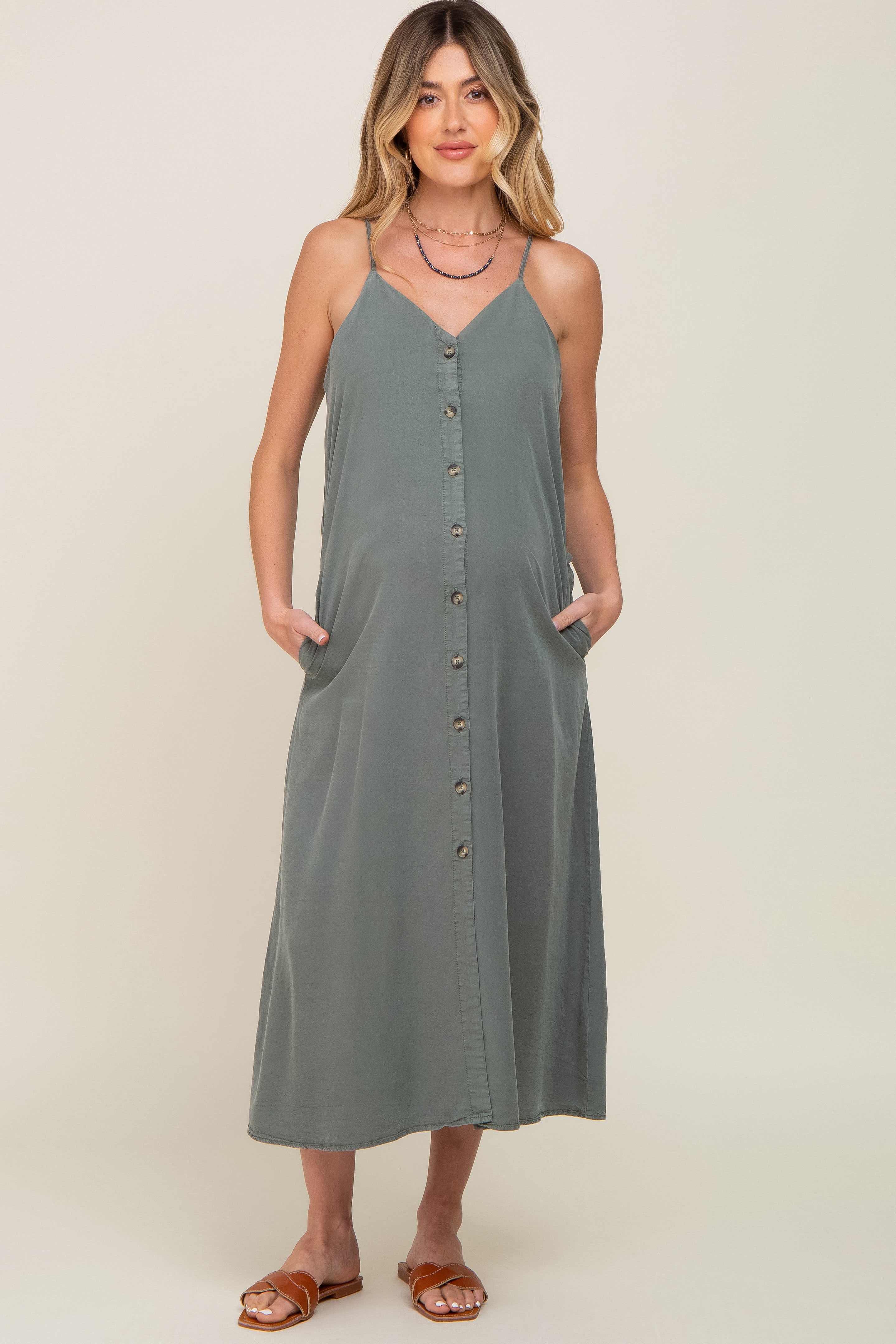 Umstands-Trägerkleid in Midi-Länge mit Knopfleiste
