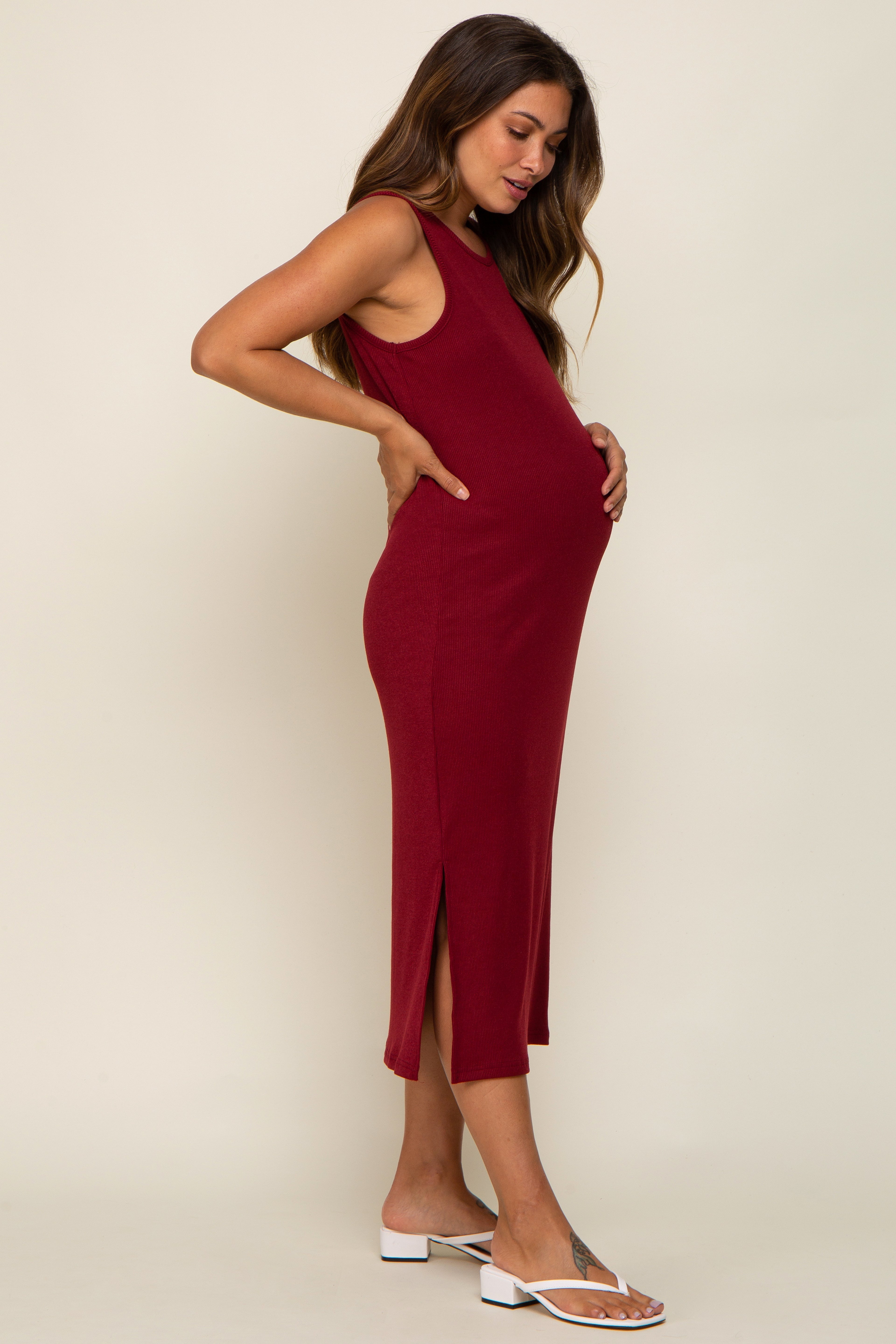 Geripptes Basic Umstands-Midikleid mit Seitenschlitzen
