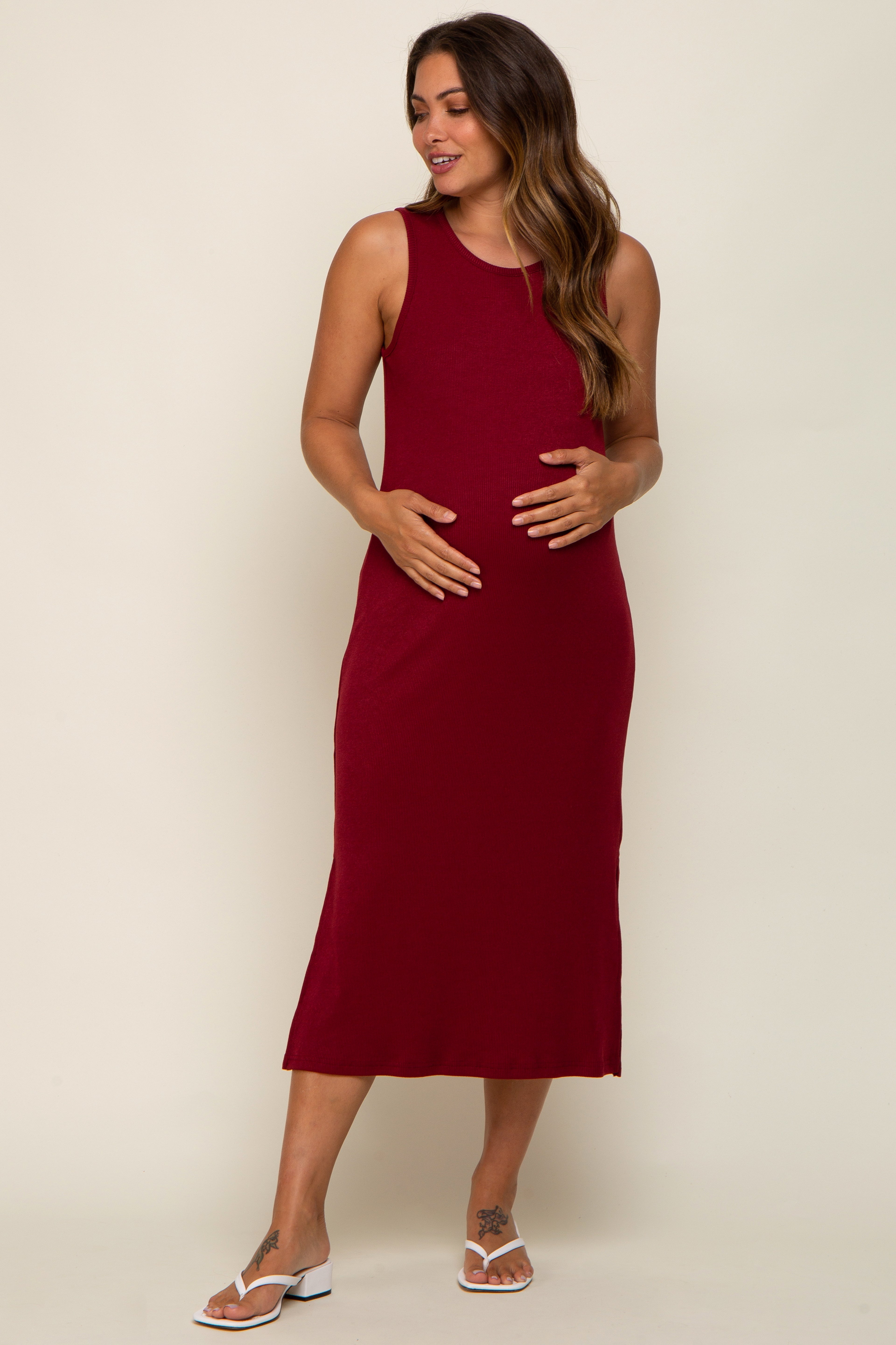 Geripptes Basic Umstands-Midikleid mit Seitenschlitzen