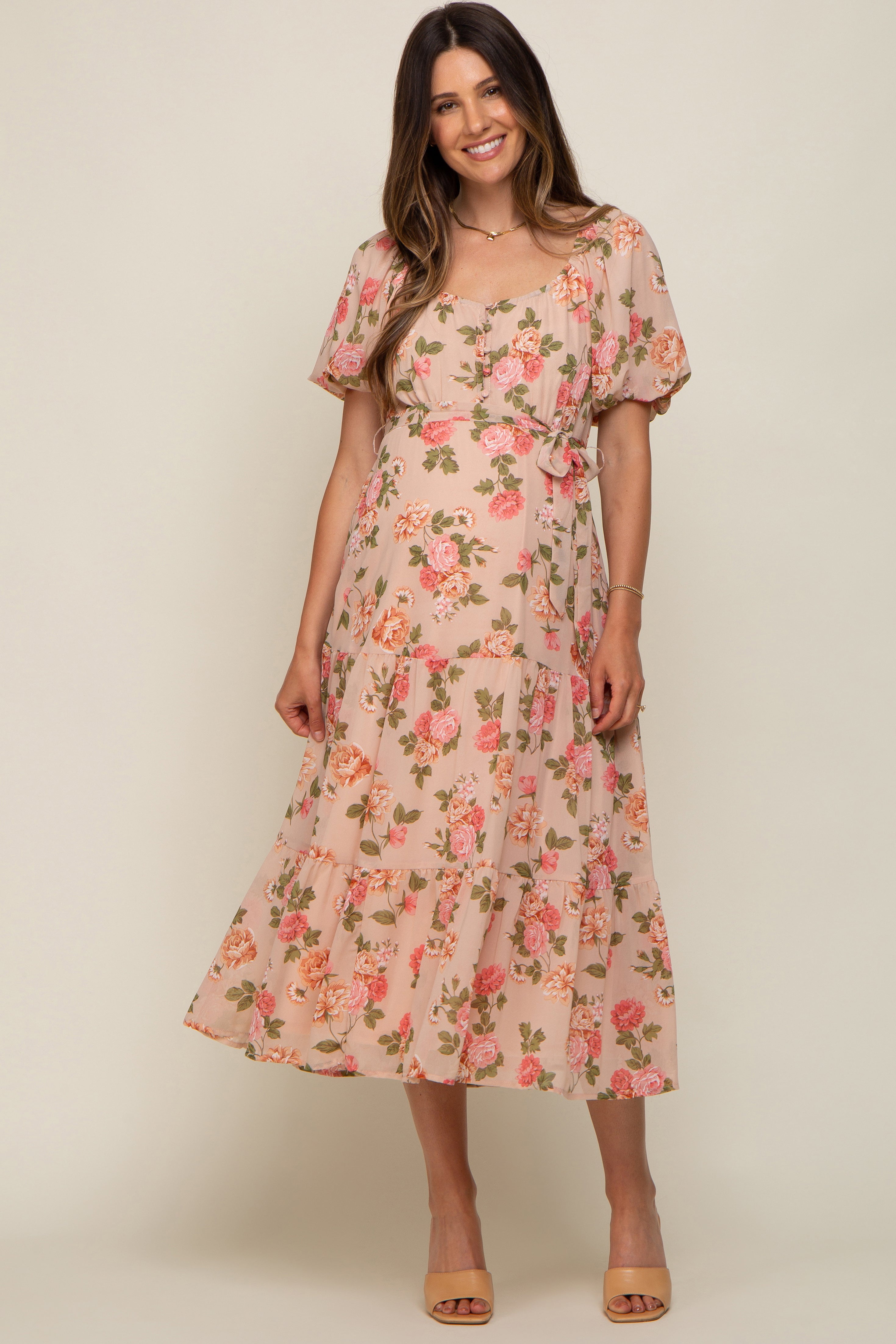 Geblümtes Umstands-Midikleid mit Knopfleiste und Puffärmeln