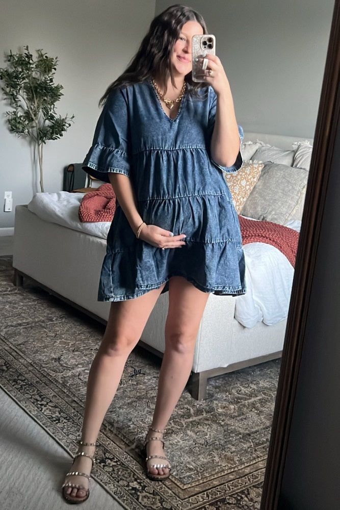 Umstandskleid in Stufenoptik mit Vintage-Waschung in Blau