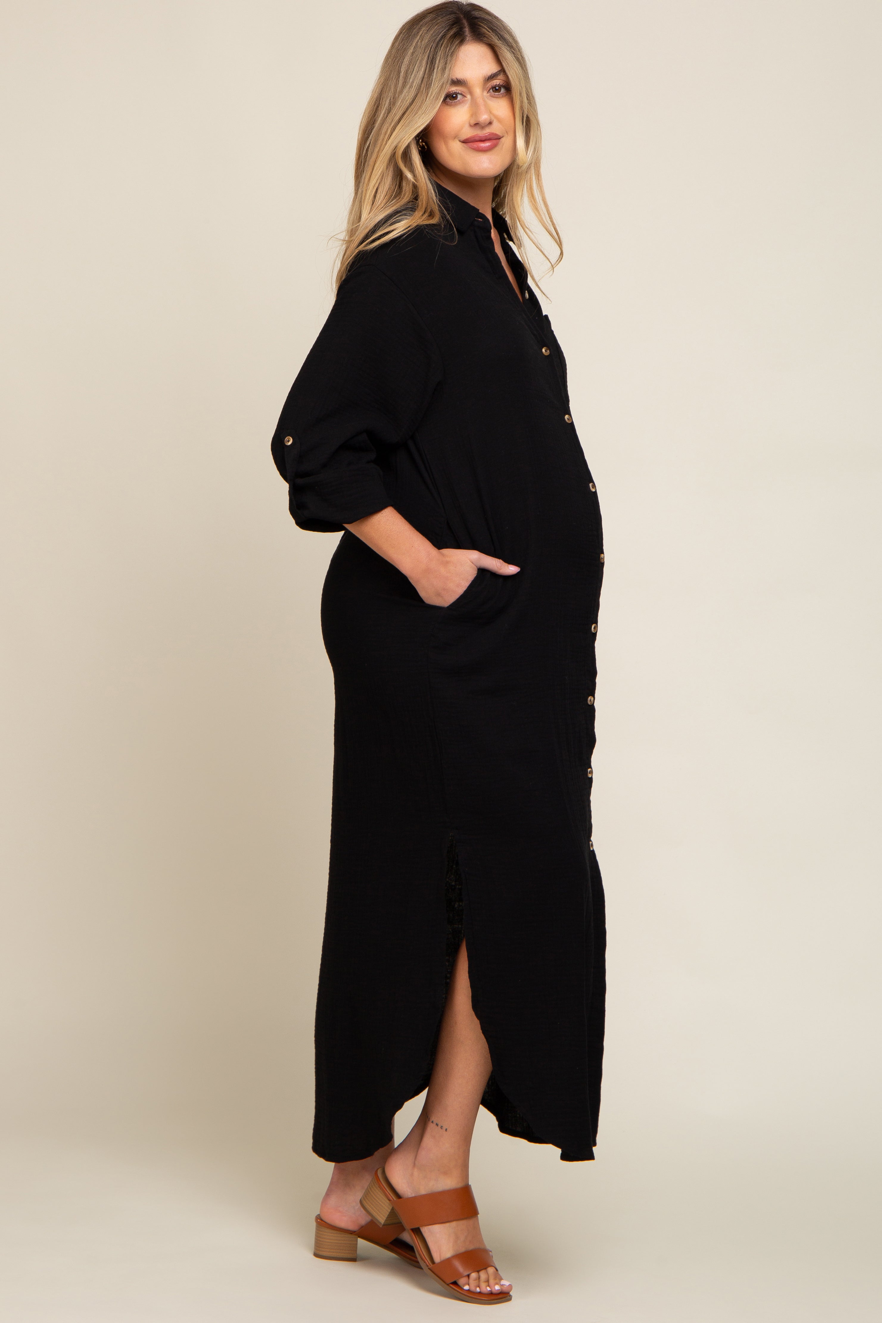 Umstands-Midikleid mit durchgehender Knopfleiste und 3/4-Ärmeln