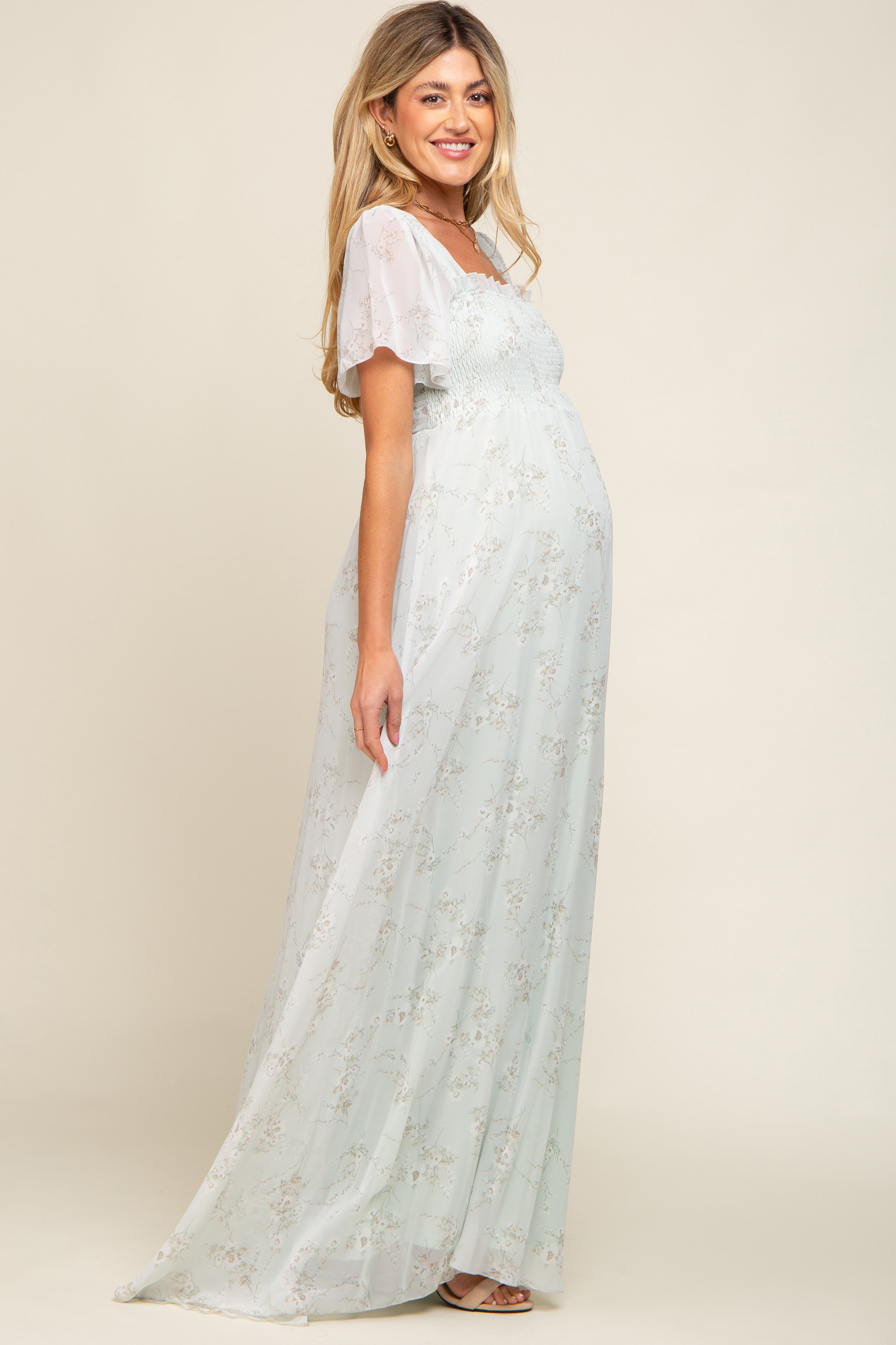 Geblümtes Umstandsmaxikleid aus Chiffon mit Smok in Mintgrün