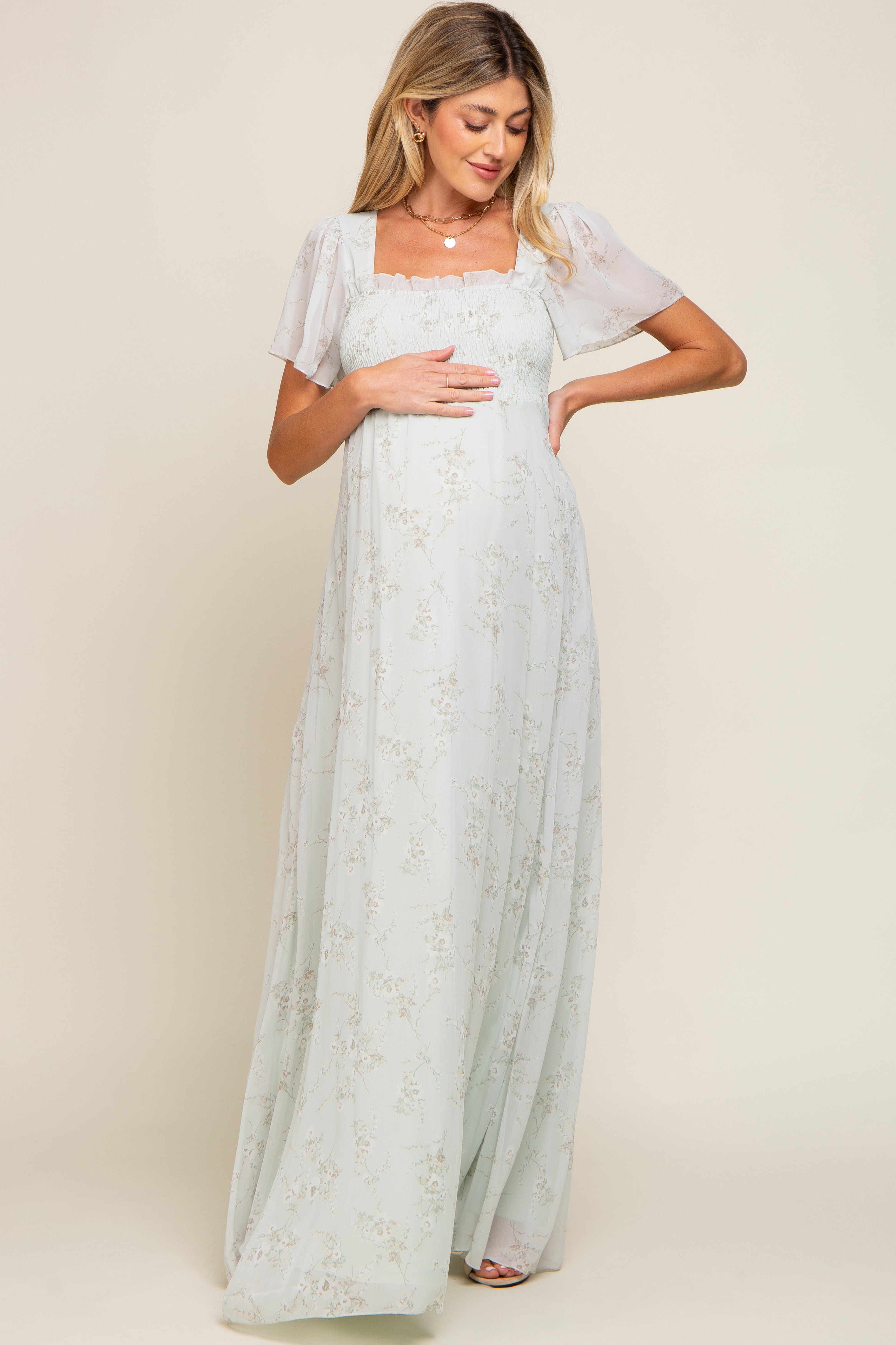 Geblümtes Umstandsmaxikleid aus Chiffon mit Smok in Mintgrün