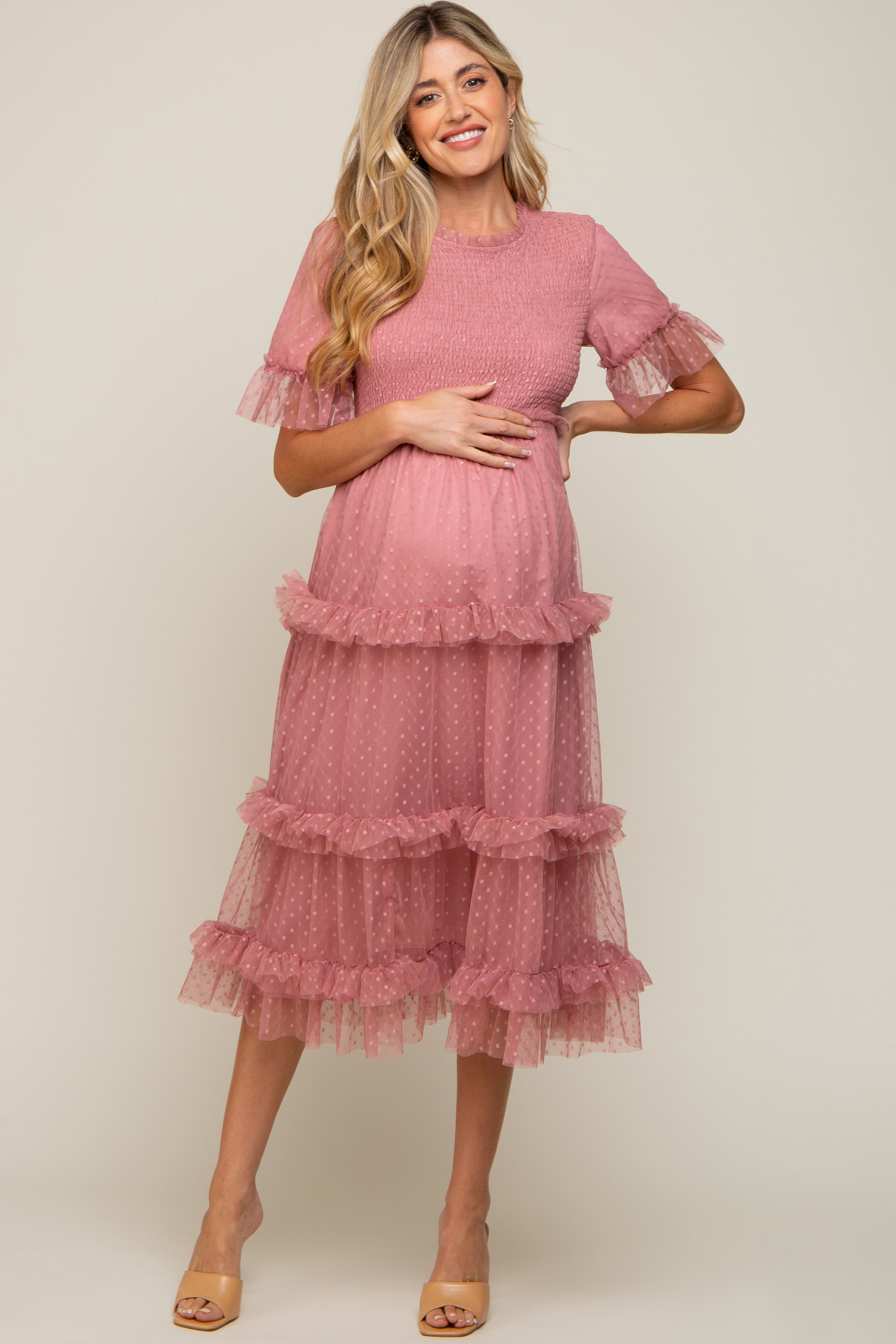 Umstands-Midikleid aus Tüll mit Punktemuster und Smok-Detail in Rosa
