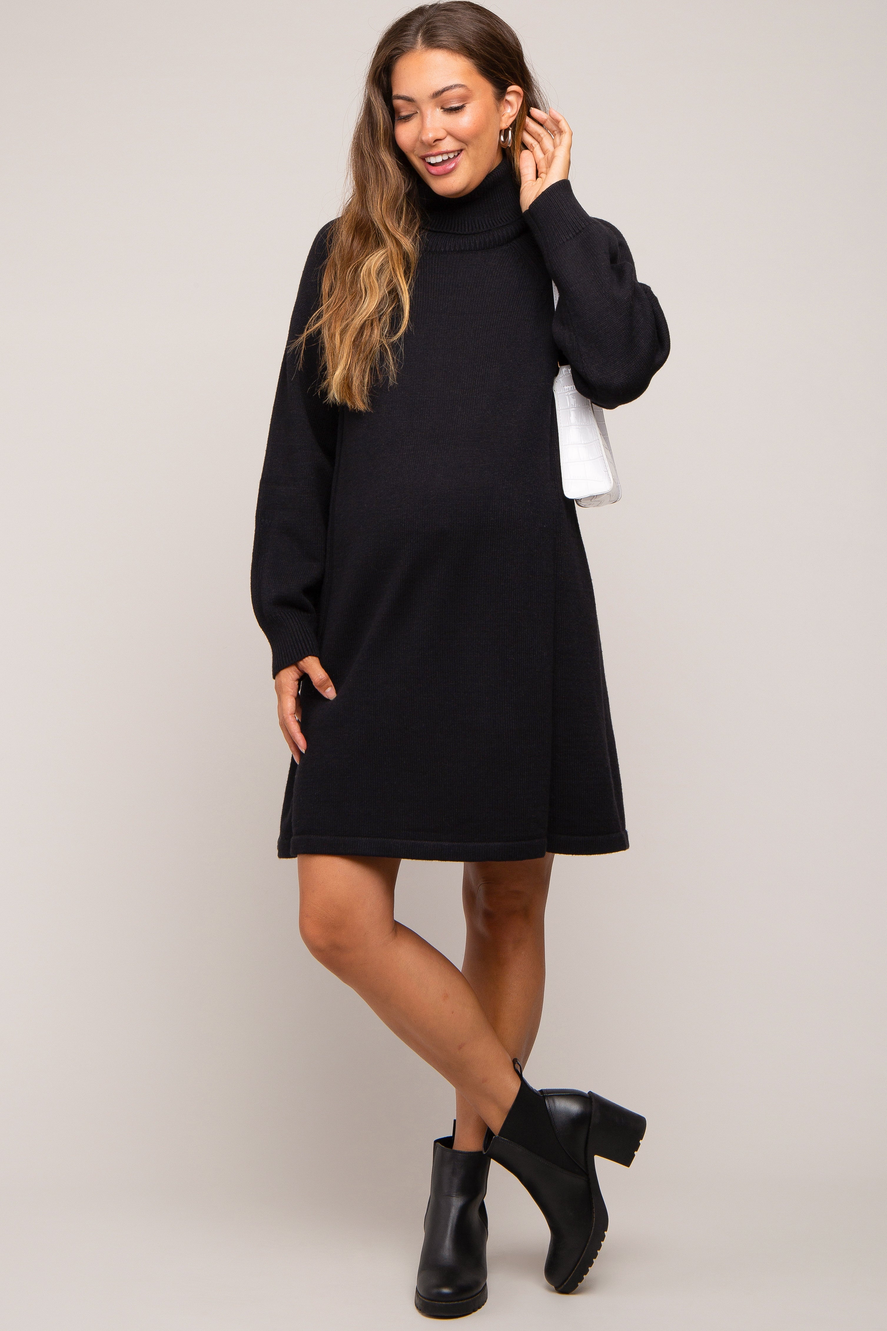Umstands-Pulloverkleid mit Rollkragen und langen Ärmeln in Schwarz