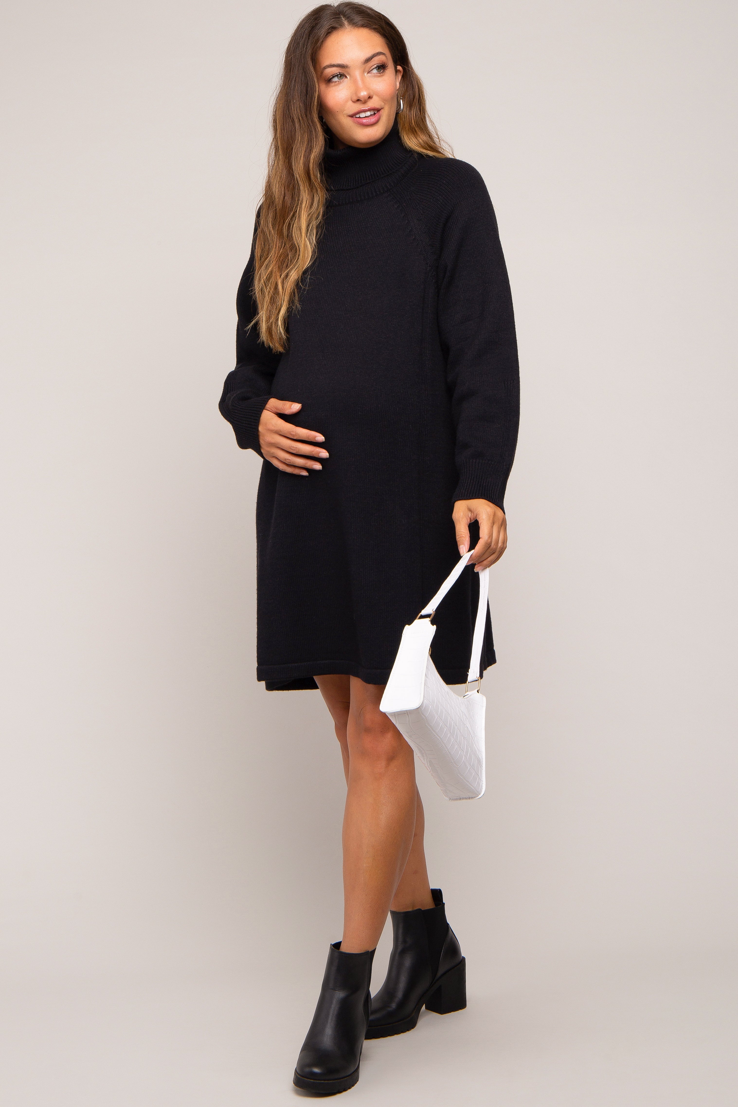 Umstands-Pulloverkleid mit Rollkragen und langen Ärmeln in Schwarz