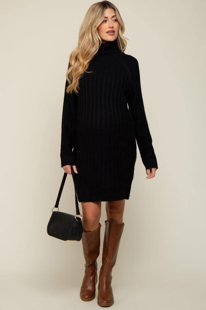 Umstands-Pulloverkleid mit Rollkragen in Schwarz