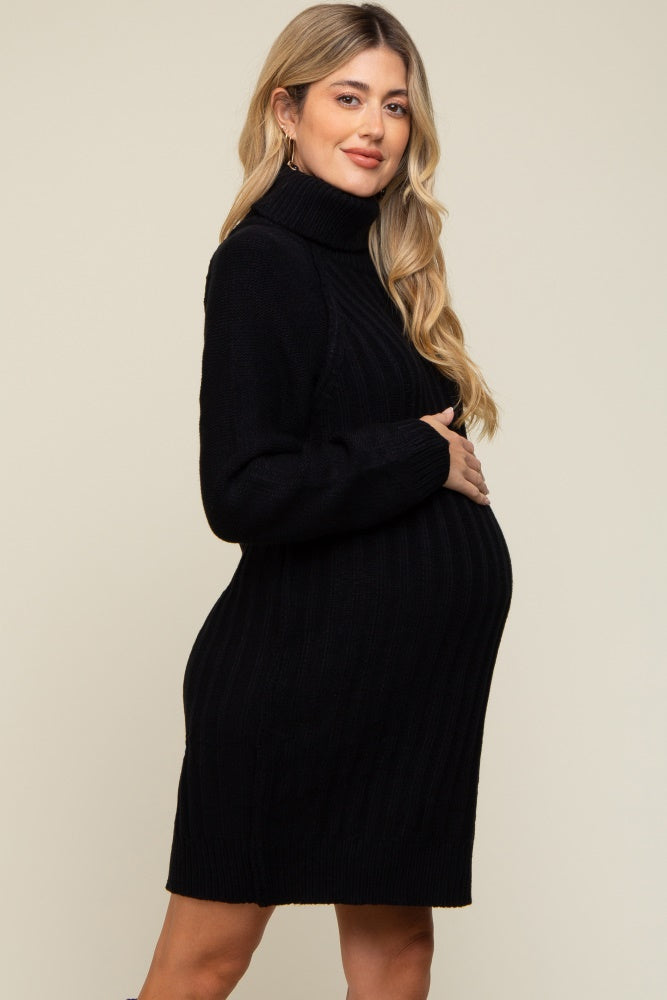 Umstands-Pulloverkleid mit Rollkragen in Schwarz