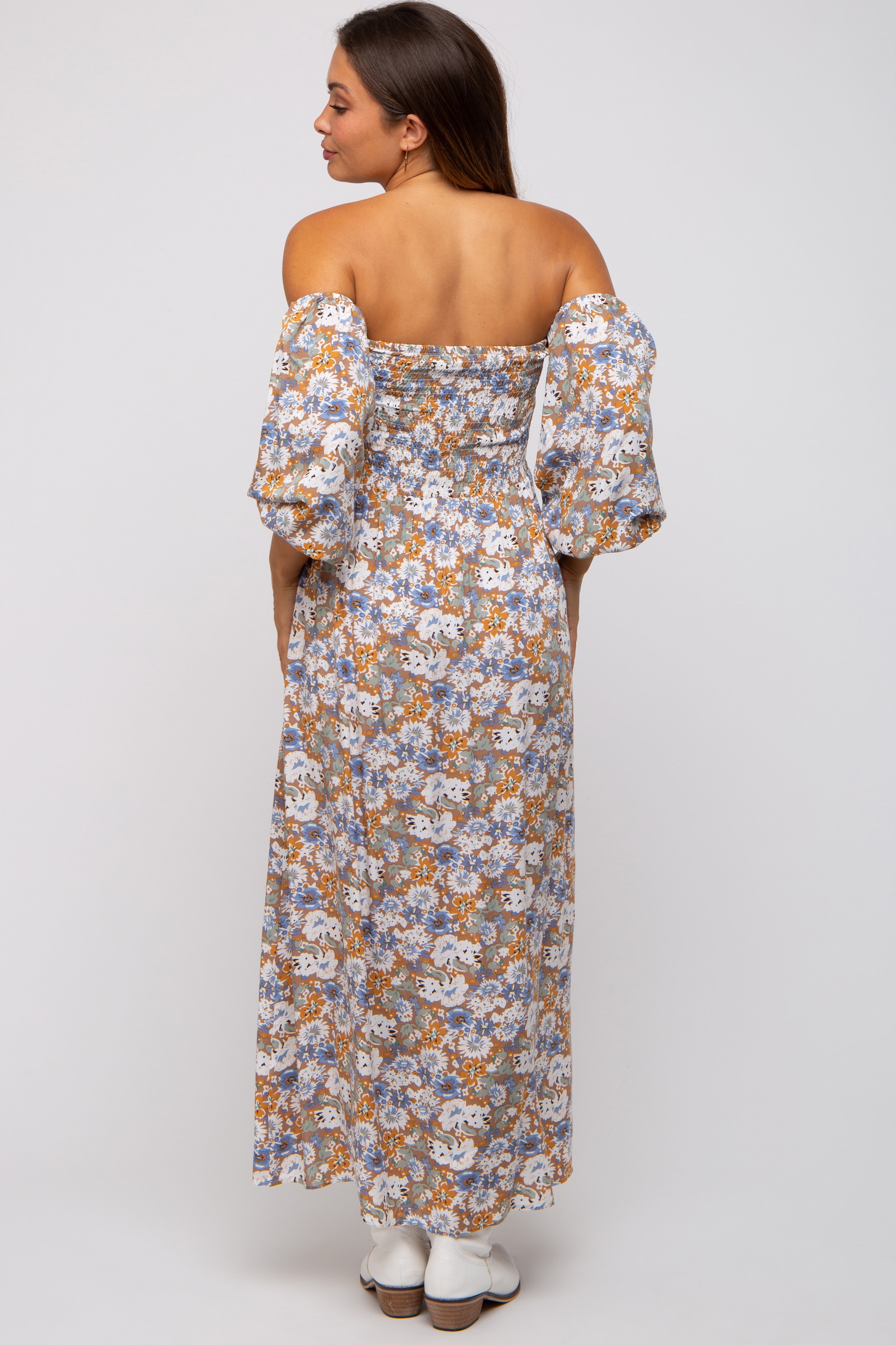 Umstandsmaxikleid mit Blumenmuster, Smok und Off-Shoulder-Design in Taupe