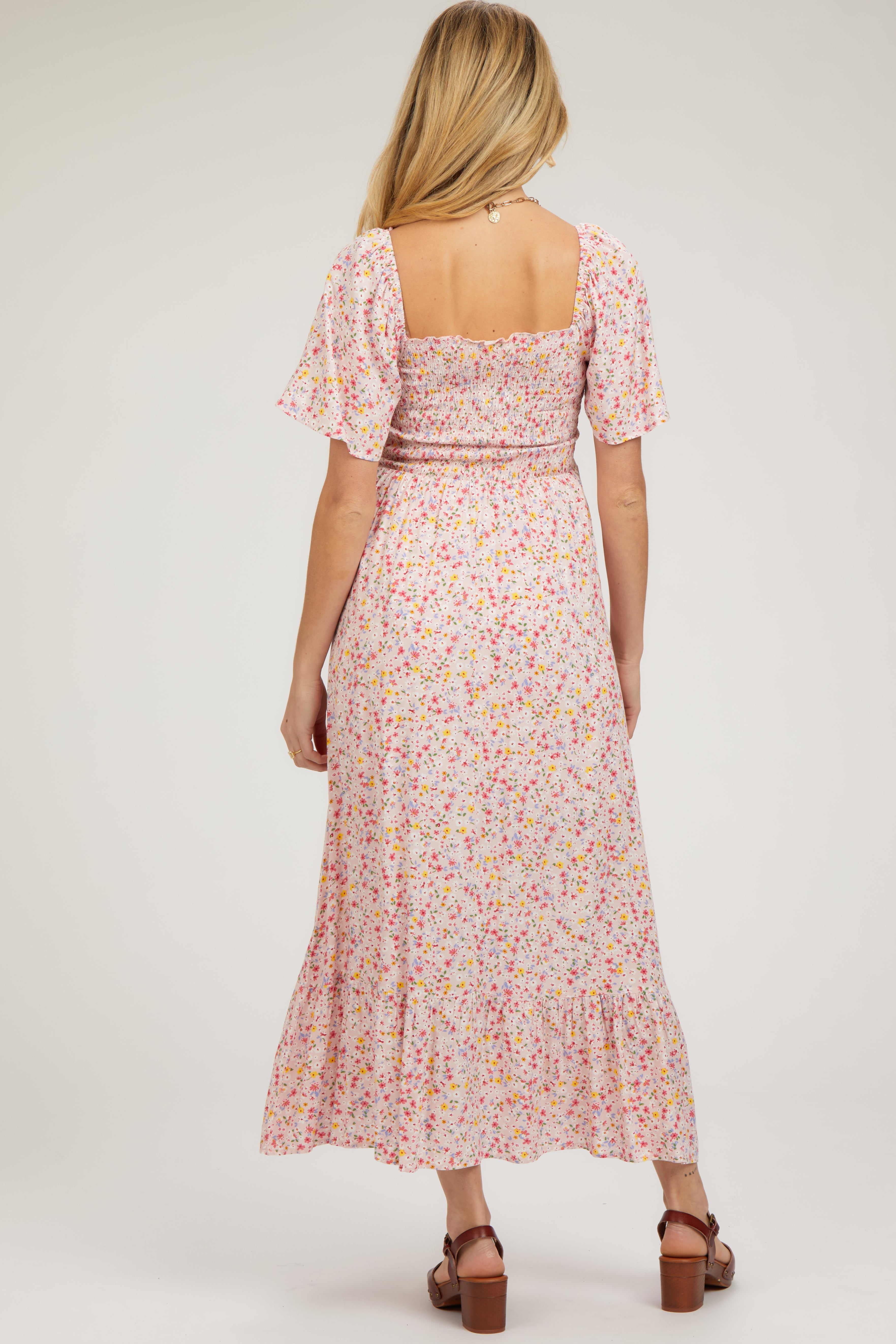 Umstandsmaxikleid mit Blumenmuster und Smok-Detail