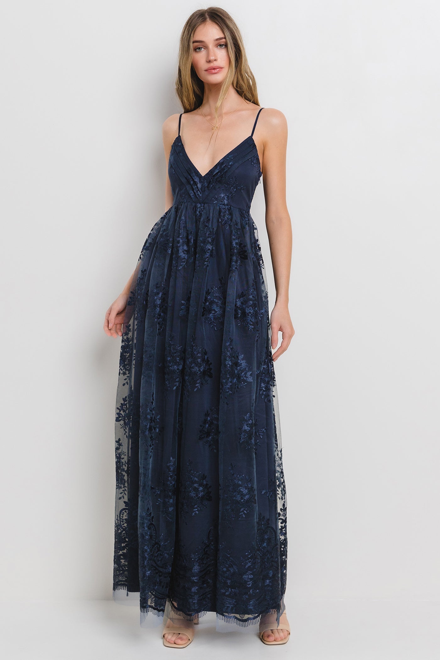 Umstands-Maxikleid mit Blumen-Spitzenüberwurf