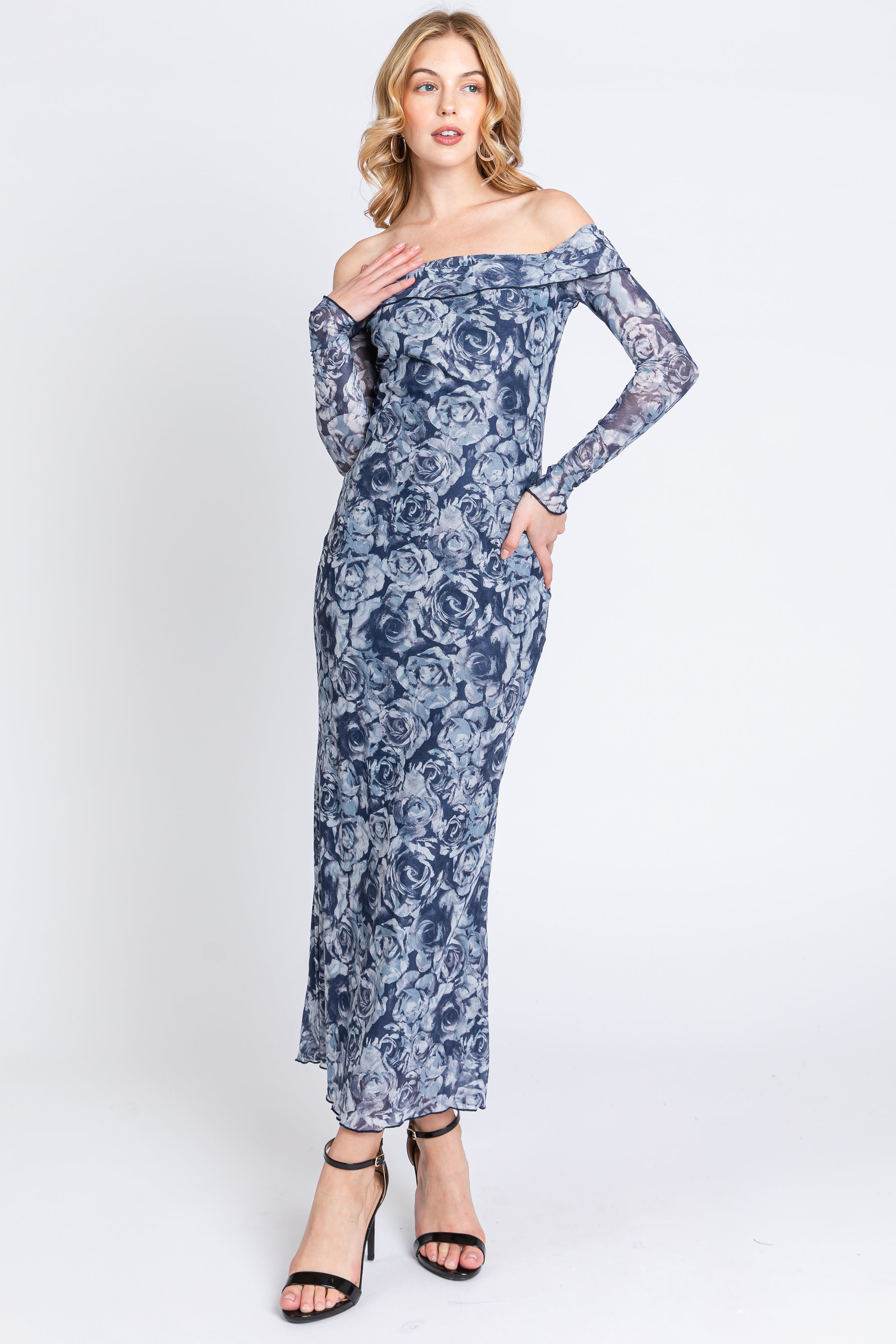 Geblümtes Umstands-Midikleid aus Netzstrick mit schulterfreiem Ausschnitt in Marineblau