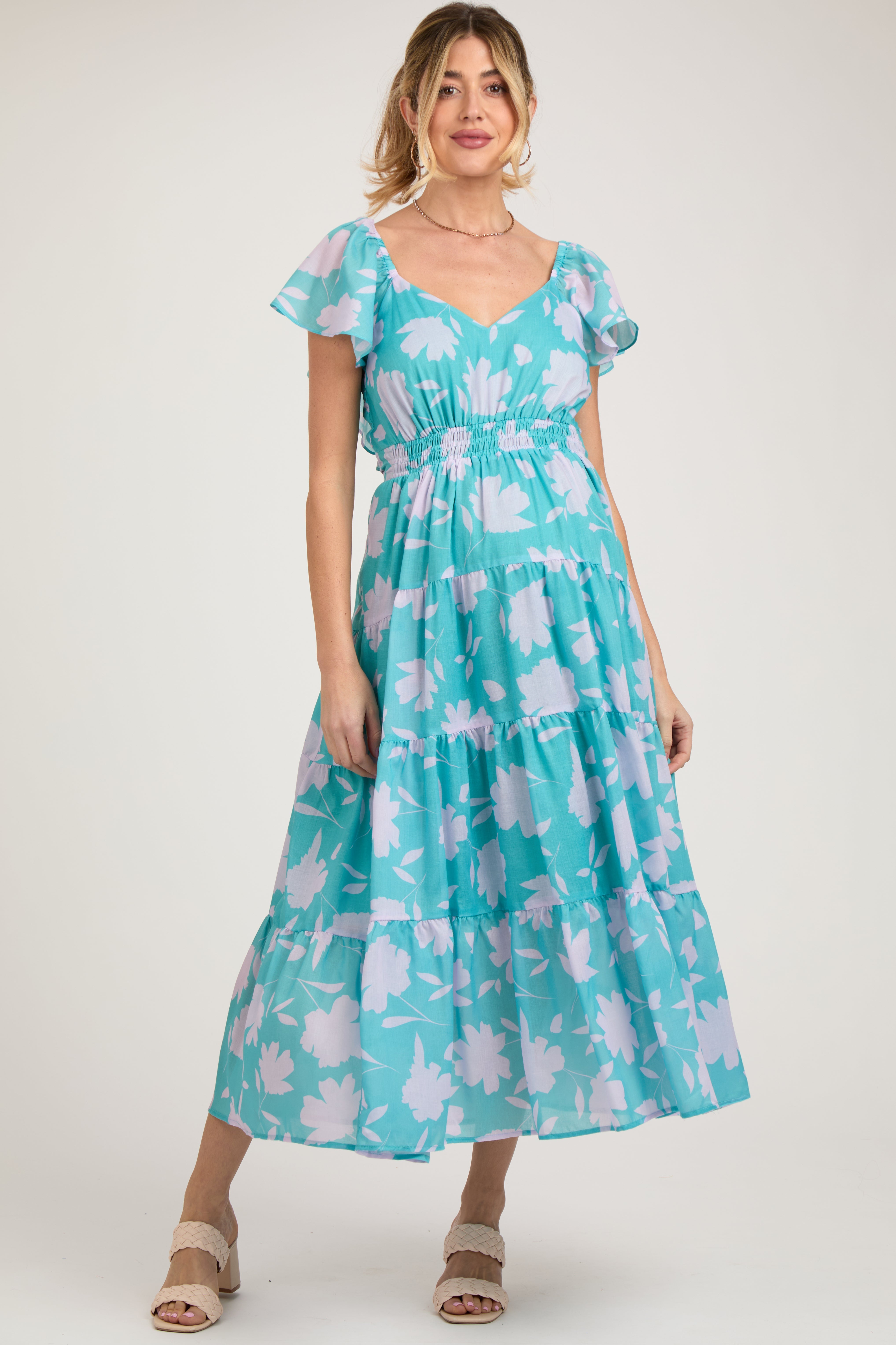 Umstandsmaxikleid mit Blumenmuster, Flügelärmeln und gestuftem Rock