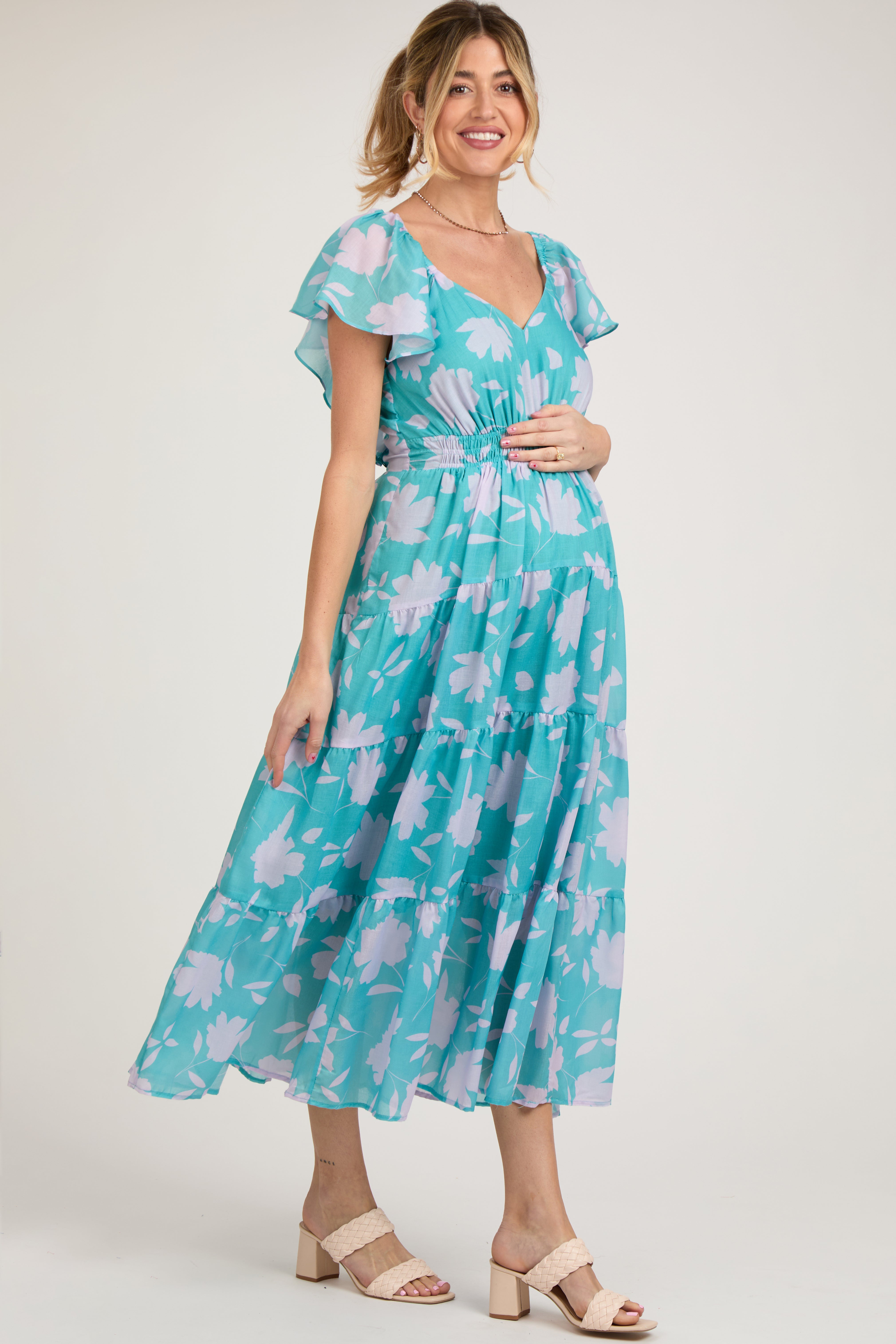 Umstandsmaxikleid mit Blumenmuster, Flügelärmeln und gestuftem Rock